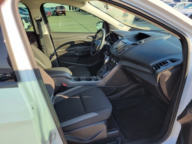 2016 Ford Escape S photo 2