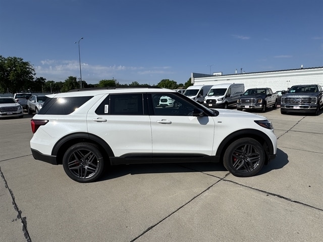 2026 Ford Explorer ST-LINE 4WD's photo