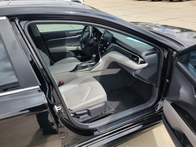 2022 Toyota Camry Hybrid SE photo 3