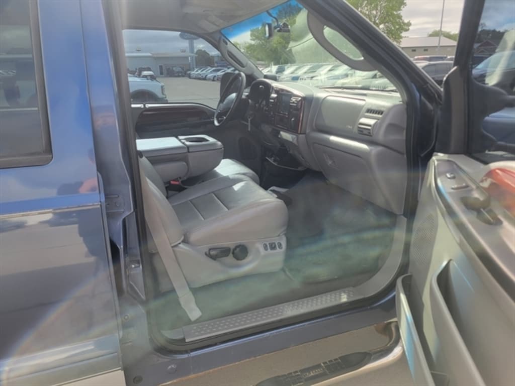 Used 2005 Ford F-250 Lariat Pickup