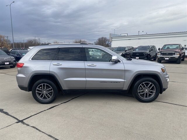 2017 Jeep Grand Cherokee Limited photo 3