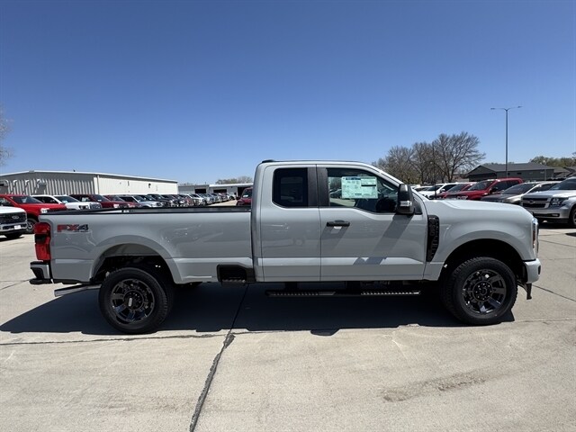 2025 Ford F-350 XL photo 3