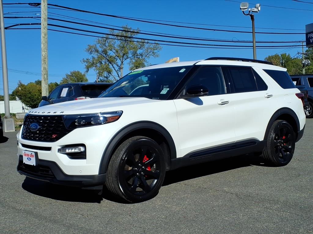 2022 Ford Explorer ST photo 3
