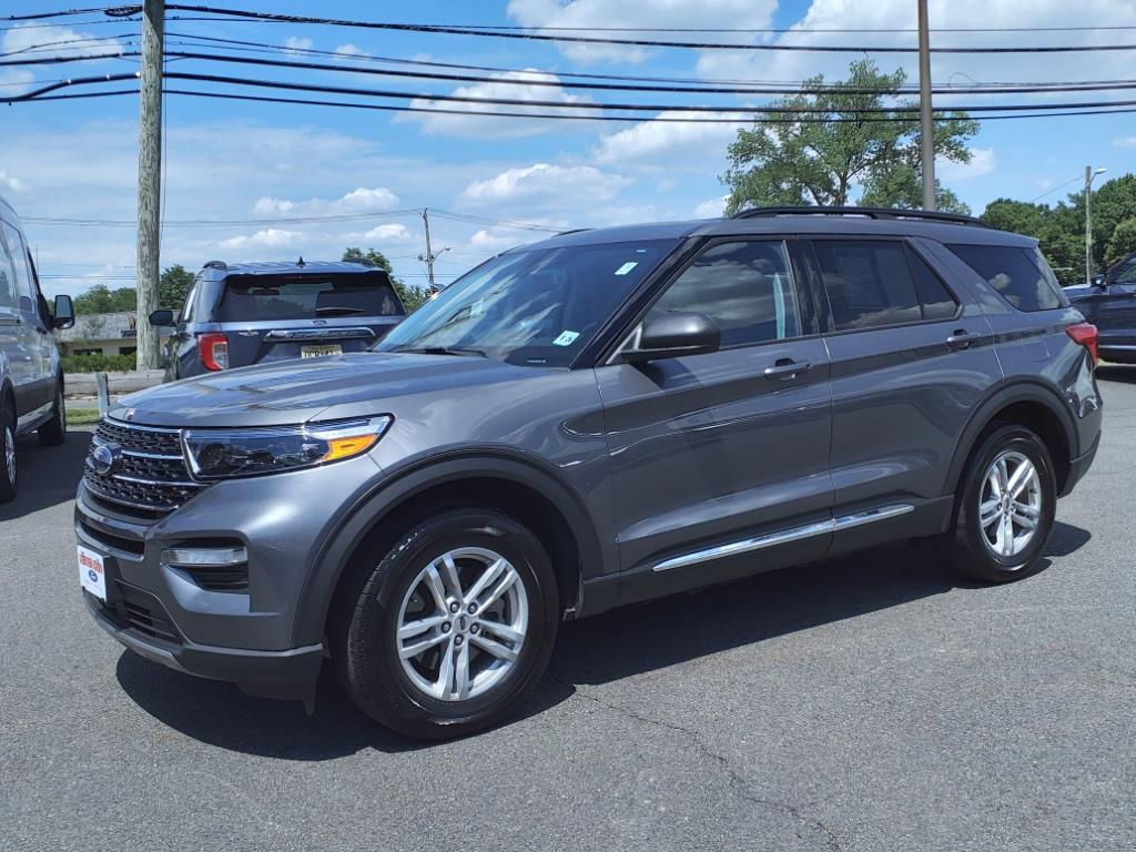 2021 Ford Explorer XLT photo 2