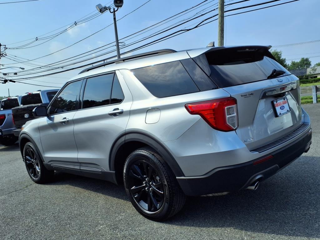 2022 Ford Explorer XLT photo 3