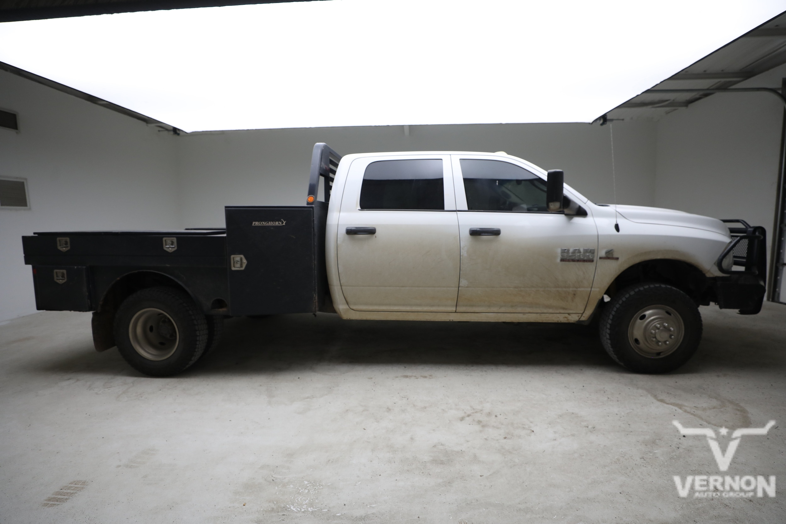 3500 DRW ST Crew Cab 4x4 Flatbed 4WD Crew Cab 169 Tradesman