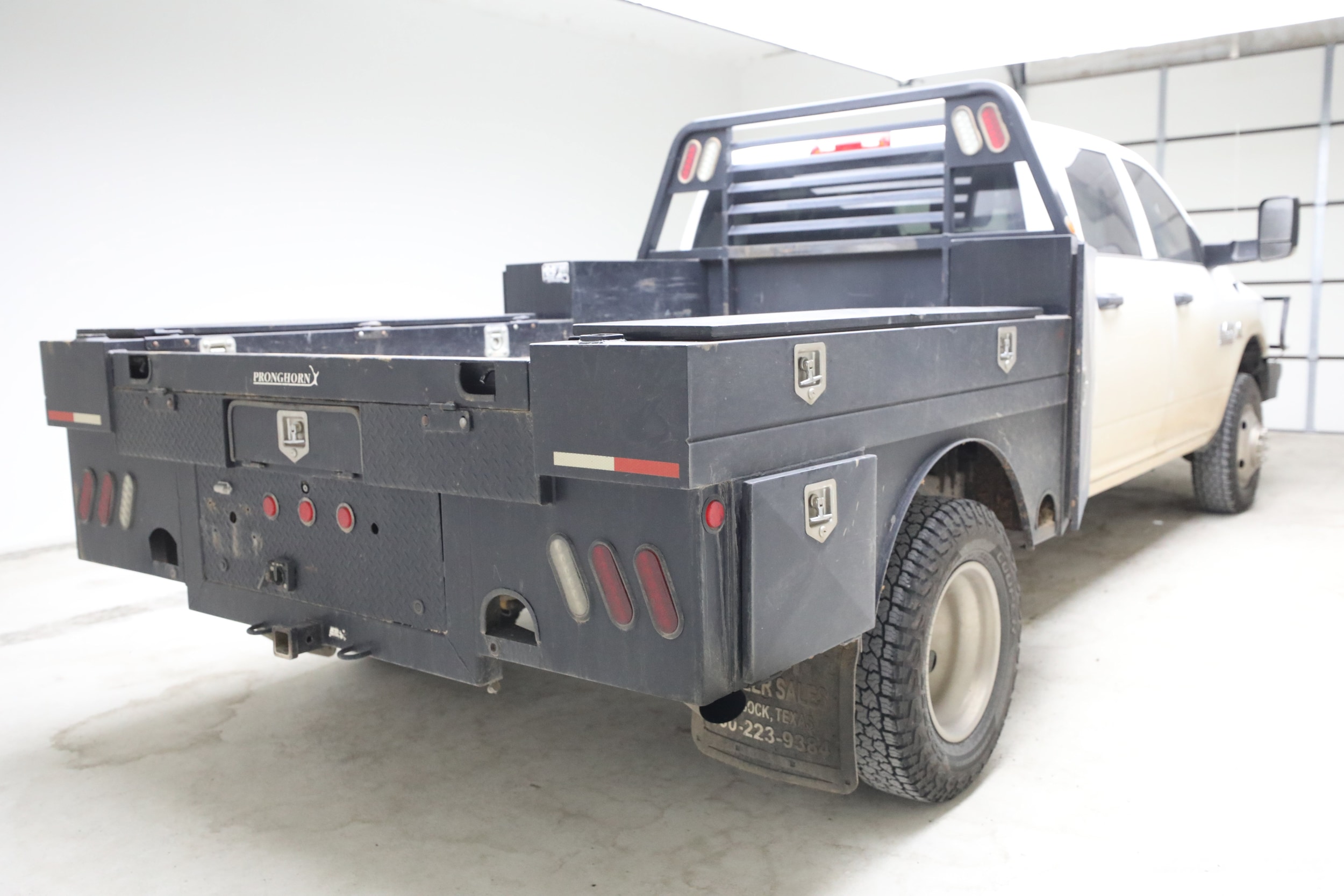 3500 DRW ST Crew Cab 4x4 Flatbed 4WD Crew Cab 169 Tradesman