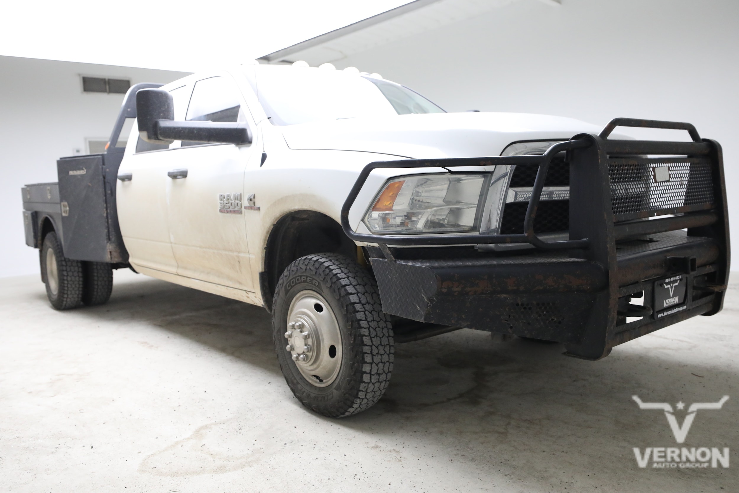 3500 DRW ST Crew Cab 4x4 Flatbed 4WD Crew Cab 169 Tradesman