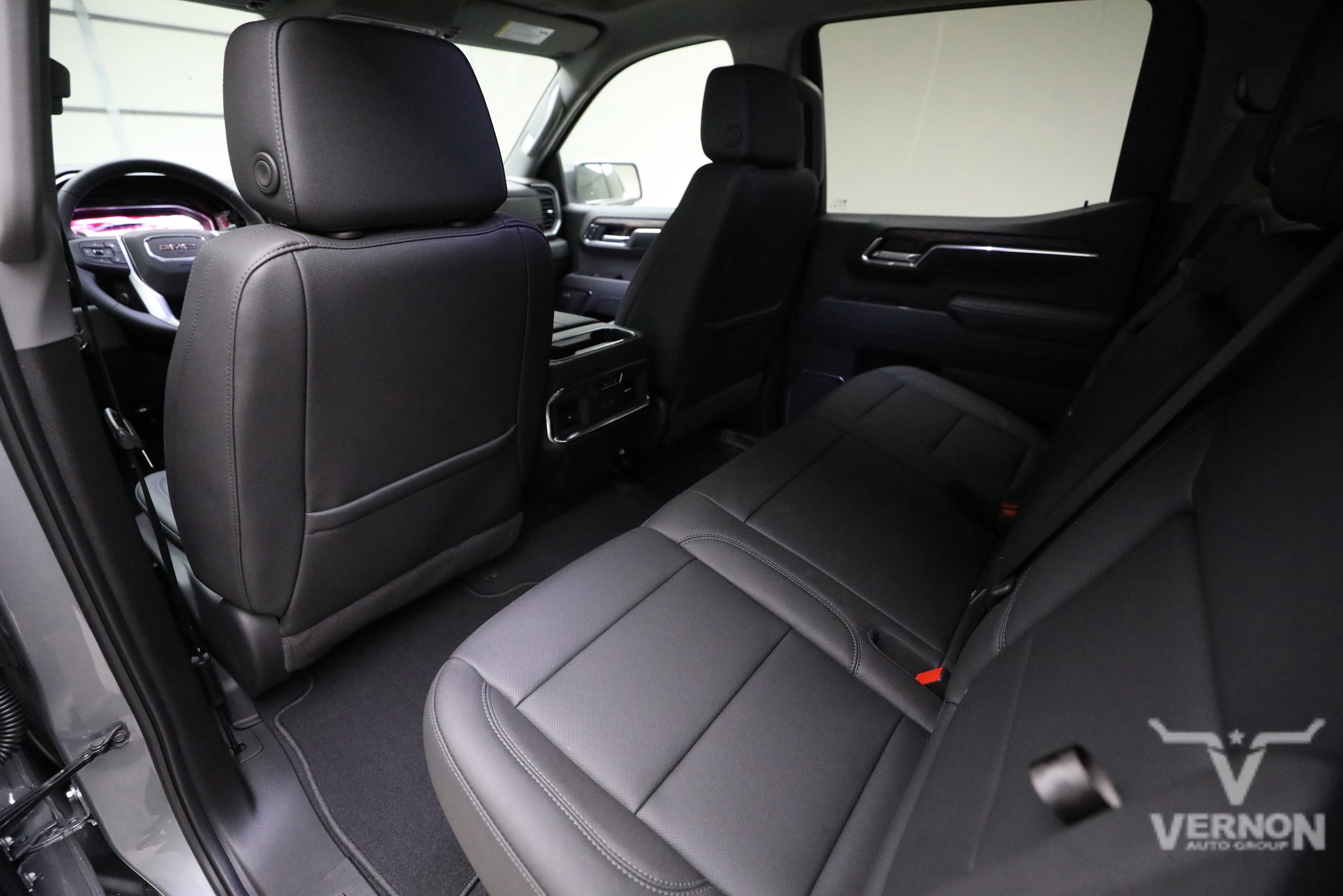 2026 GMC Sierra 1500 SLT - Photo 9