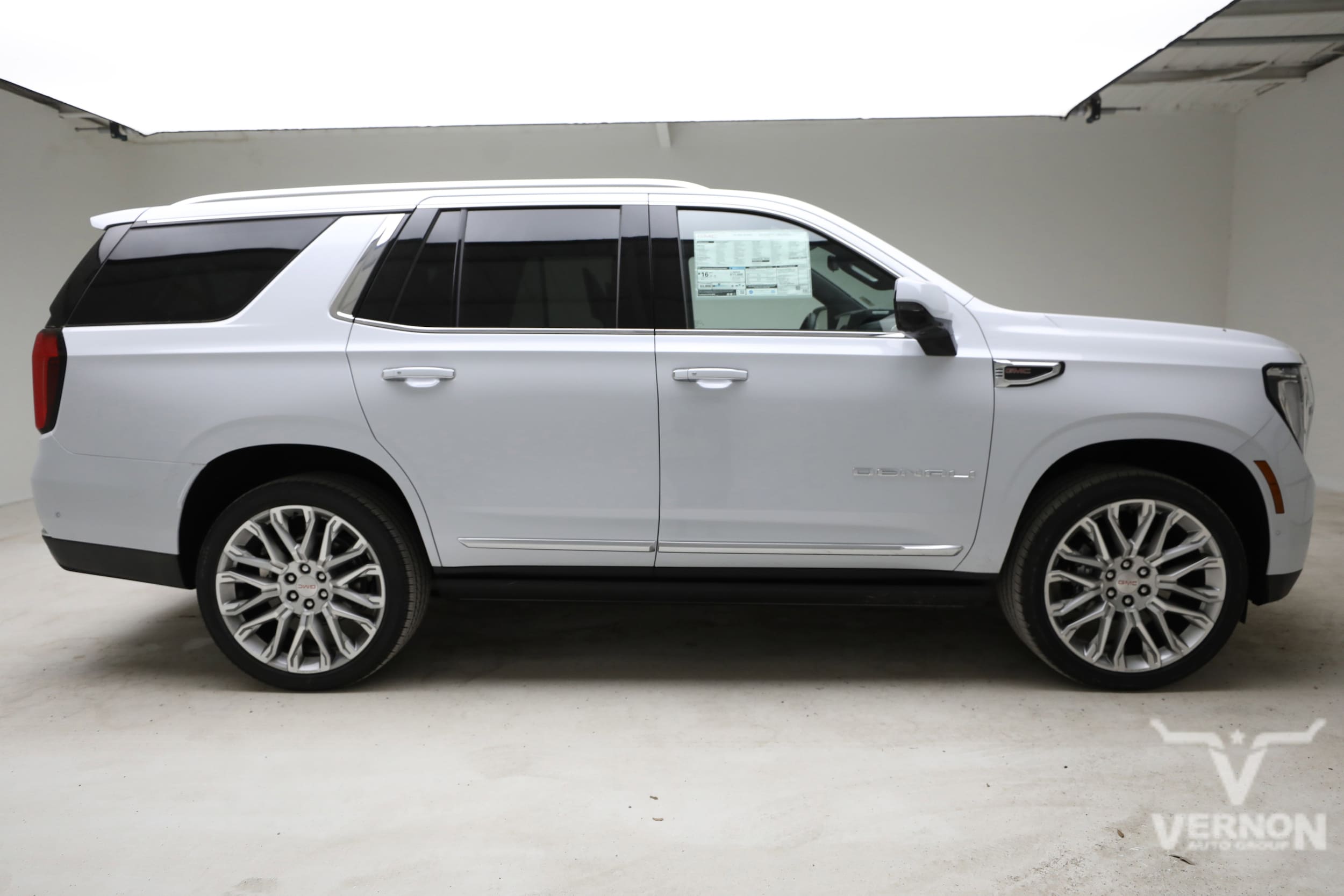 2026 GMC Yukon Denali - Photo 6