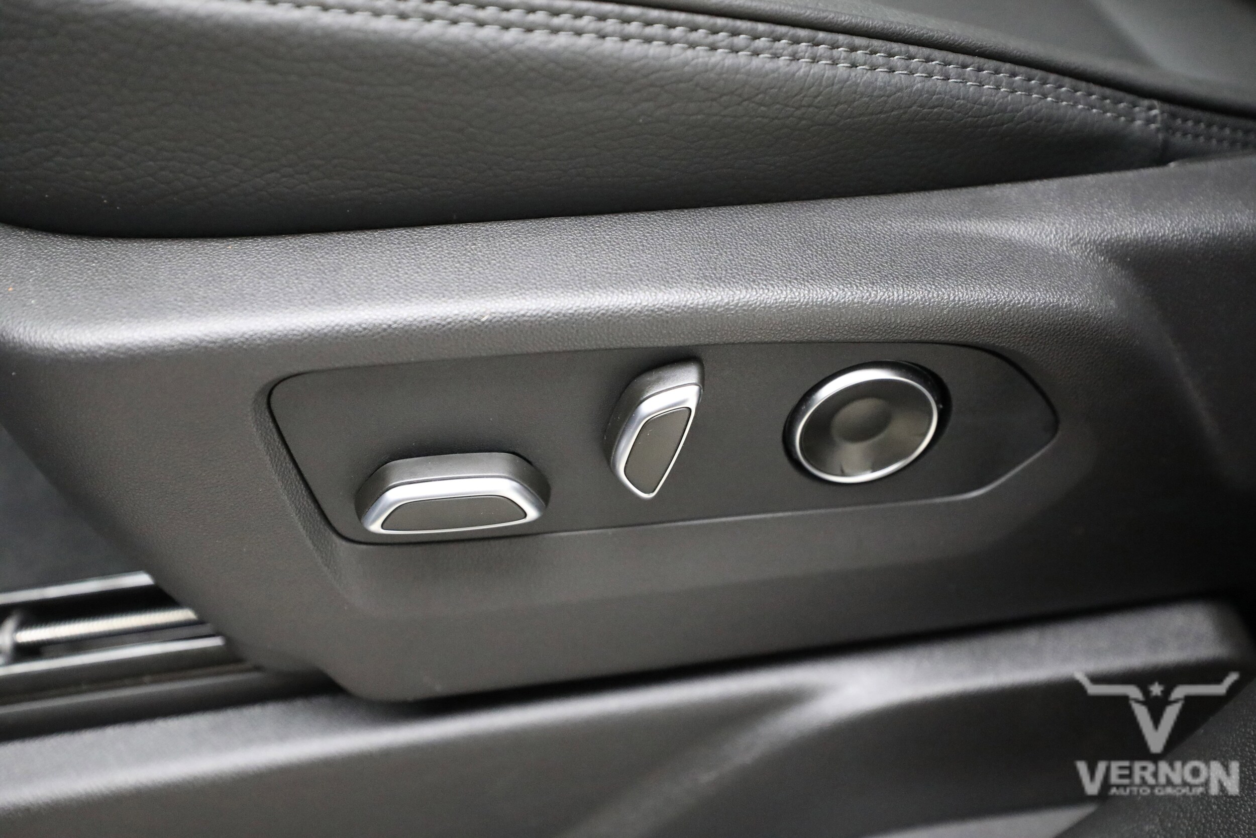 2026 GMC Yukon Denali - Photo 15