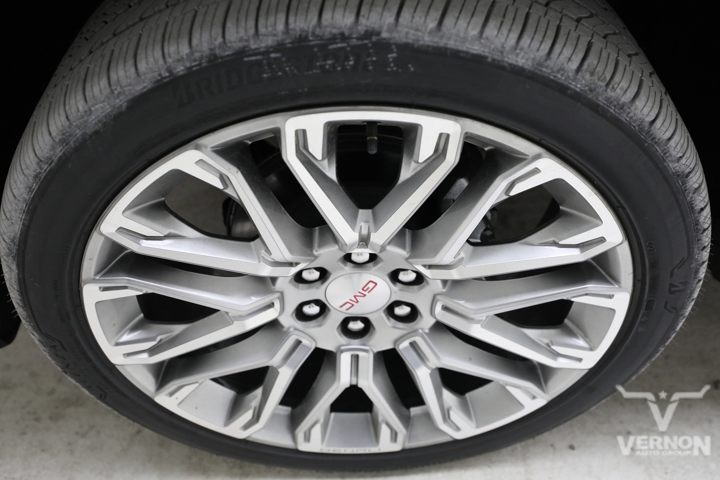 2026 GMC Yukon Denali - Photo 31