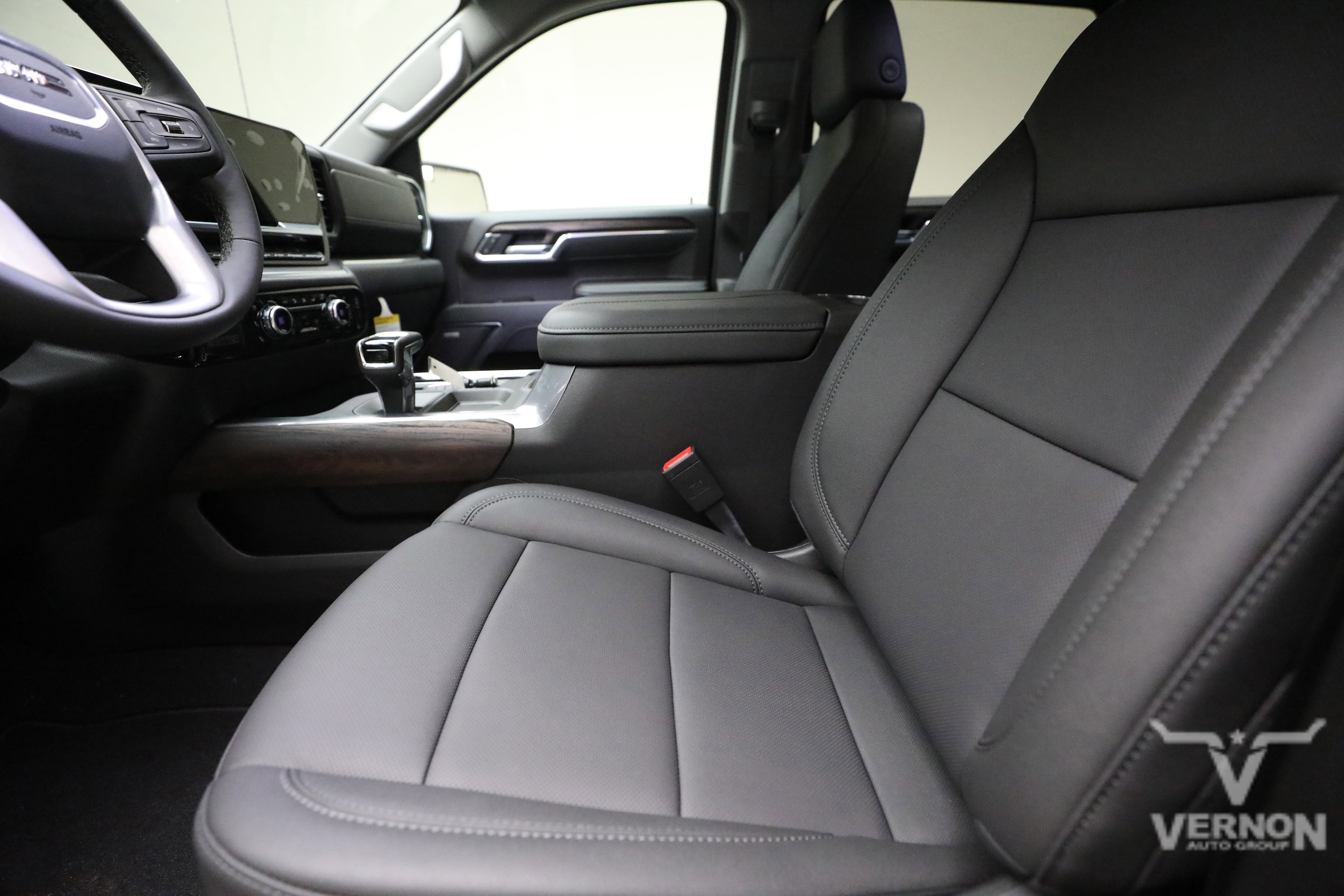 2026 GMC Sierra 1500 SLT - Photo 10