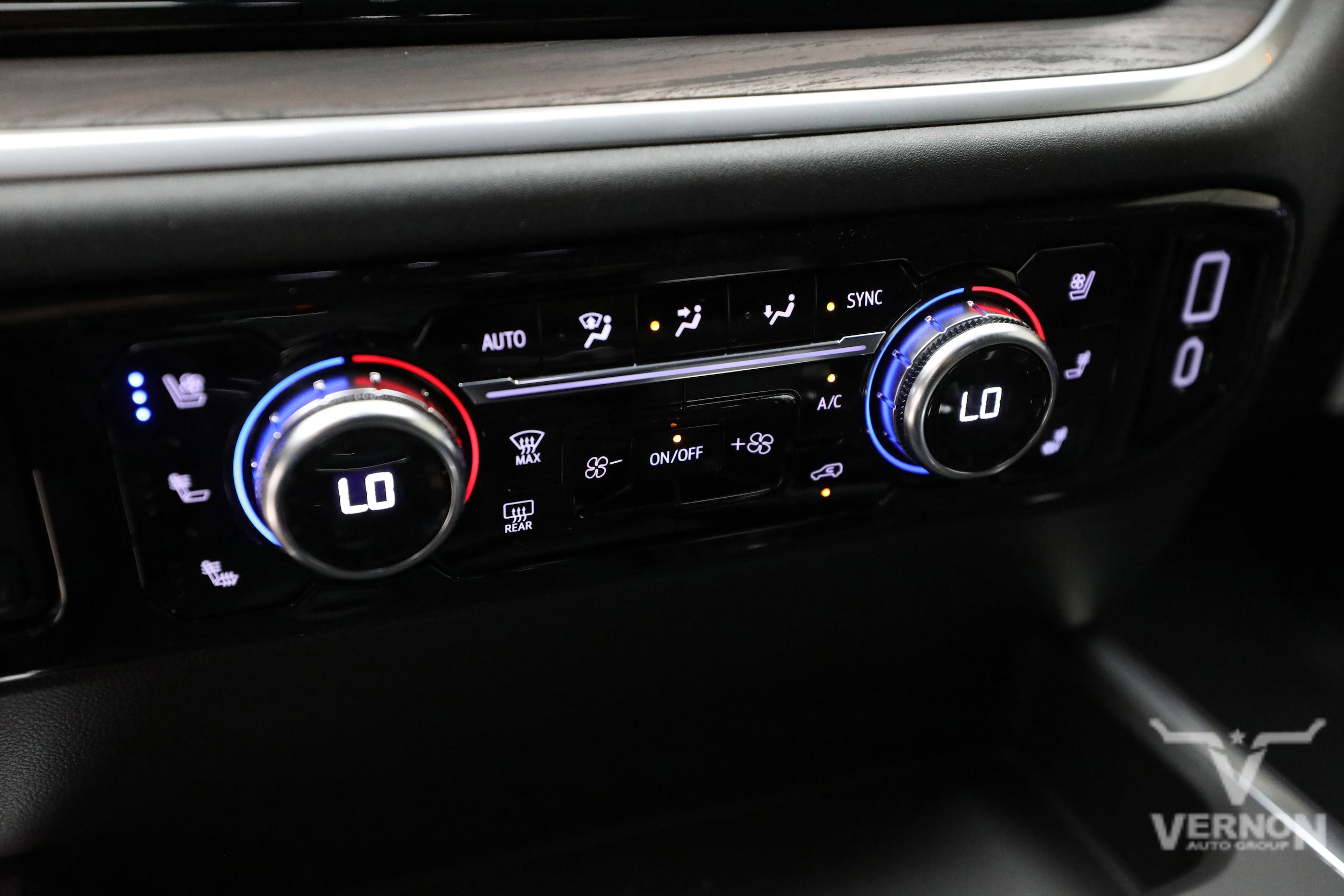 2026 GMC Sierra 1500 SLT - Photo 23