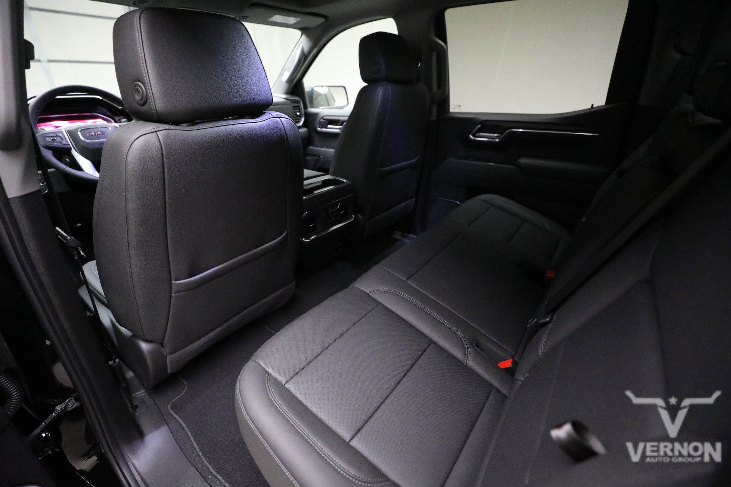 2026 GMC Sierra 1500 SLT - Photo 9