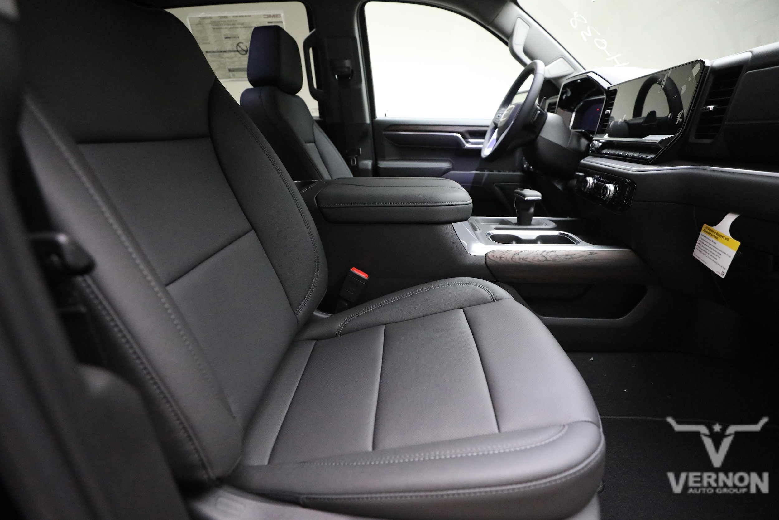 2026 GMC Sierra 1500 SLT - Photo 11
