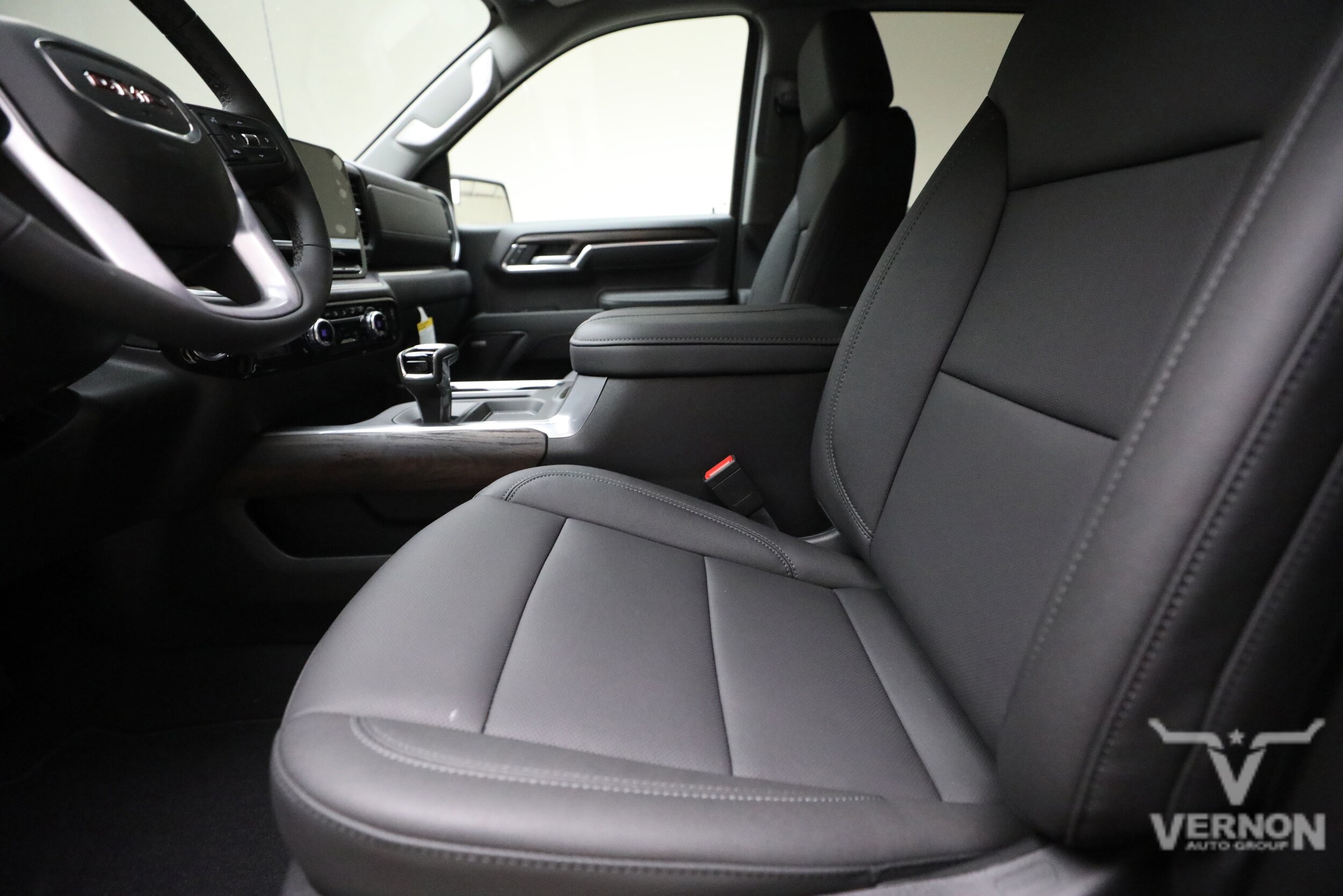 2026 GMC Sierra 1500 SLT - Photo 10