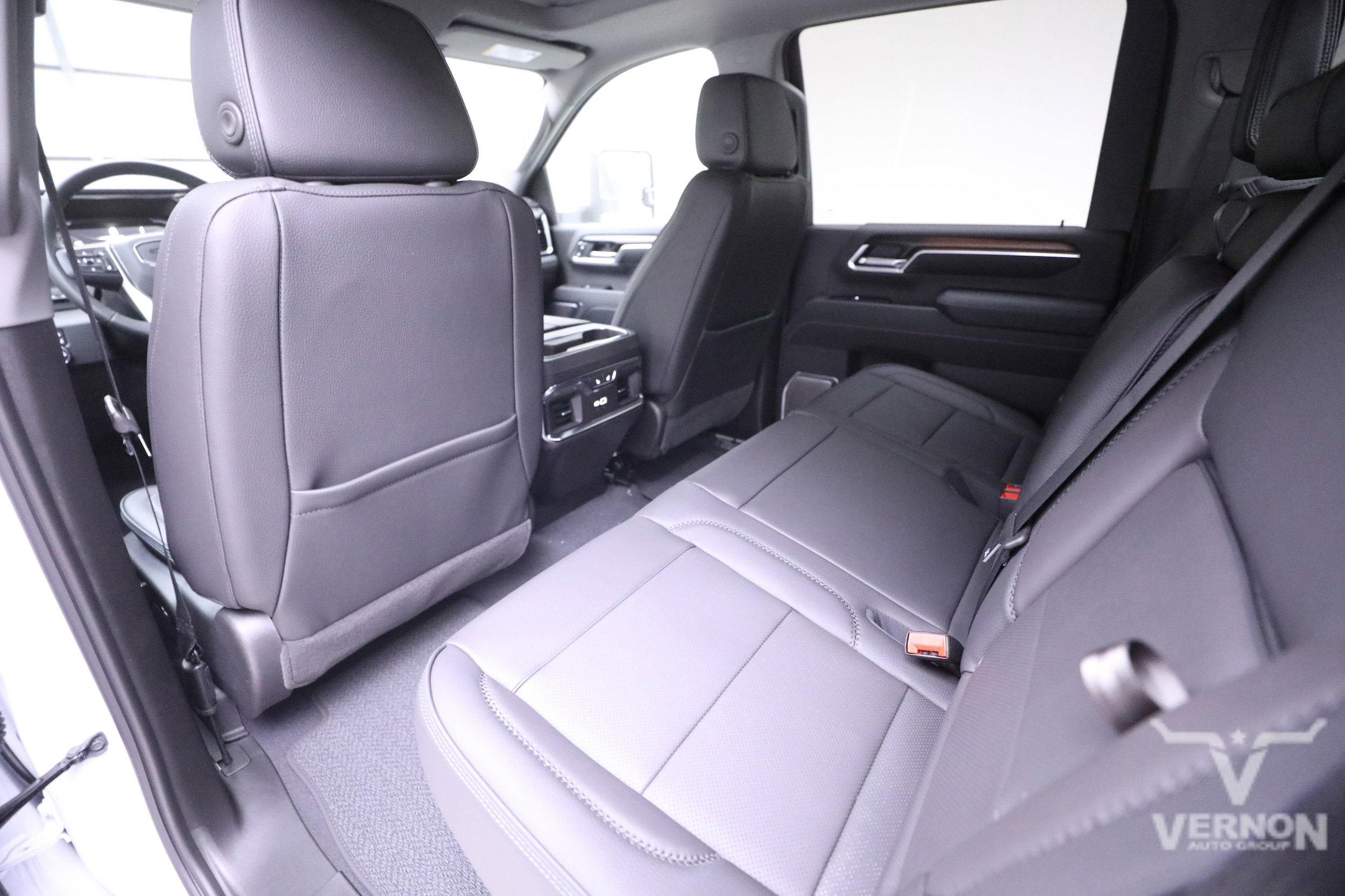 2026 GMC Sierra 3500HD Denali - Photo 9