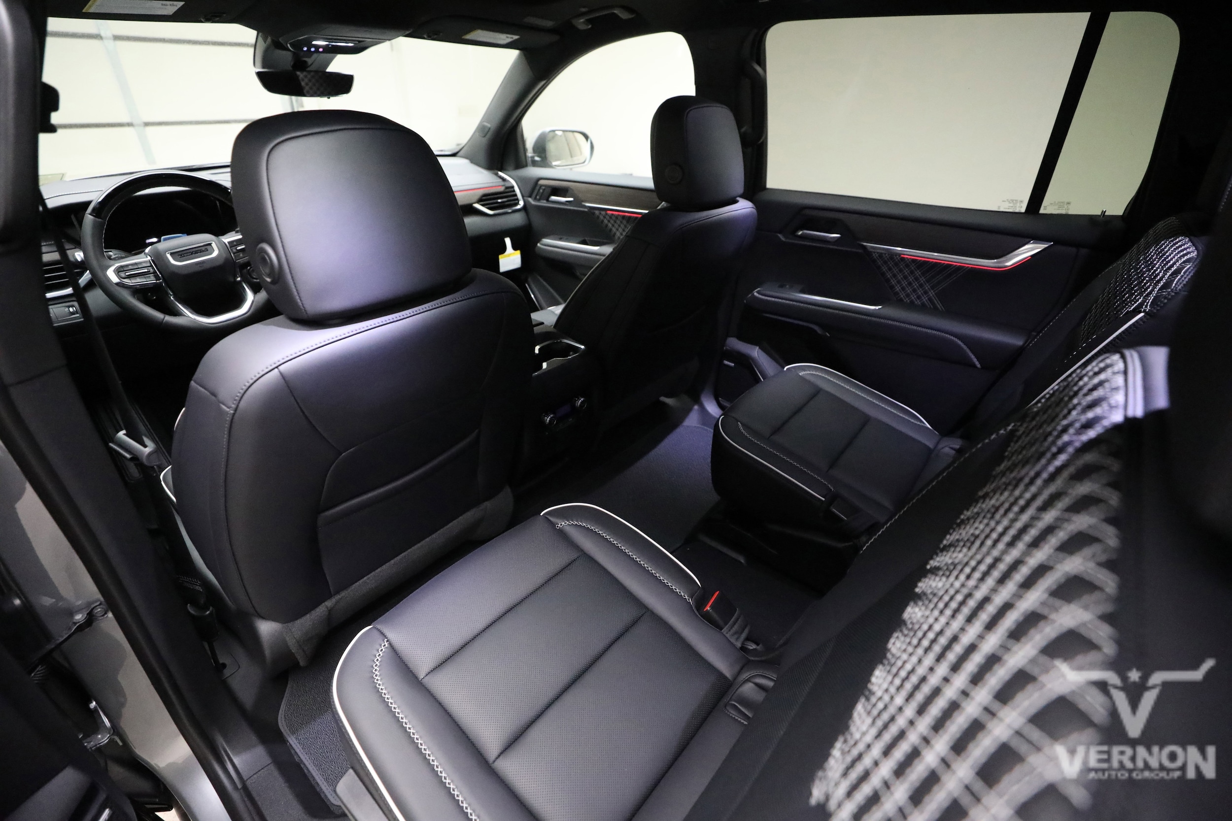 2026 GMC Acadia Denali - Photo 9
