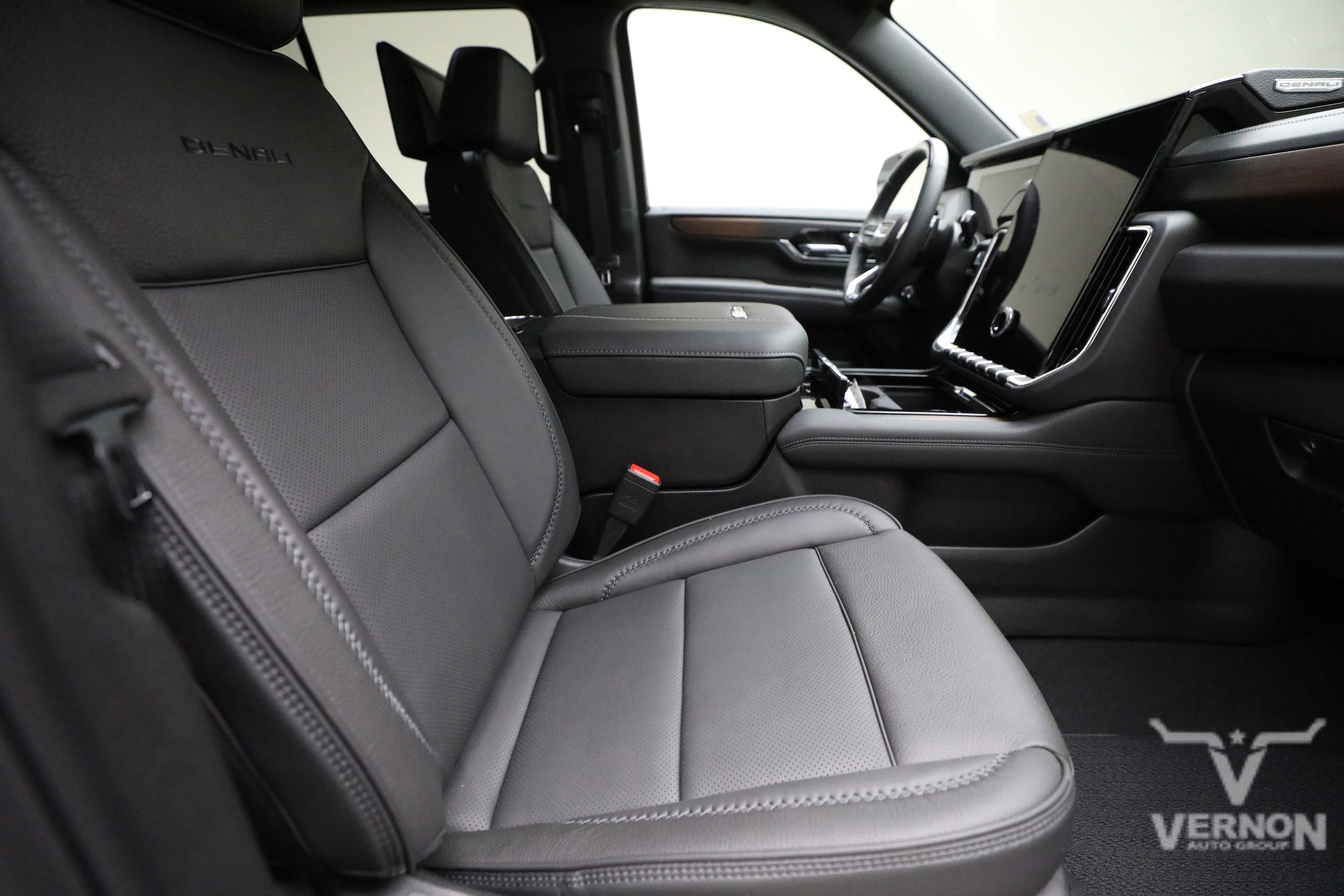 2026 GMC Yukon Denali - Photo 11