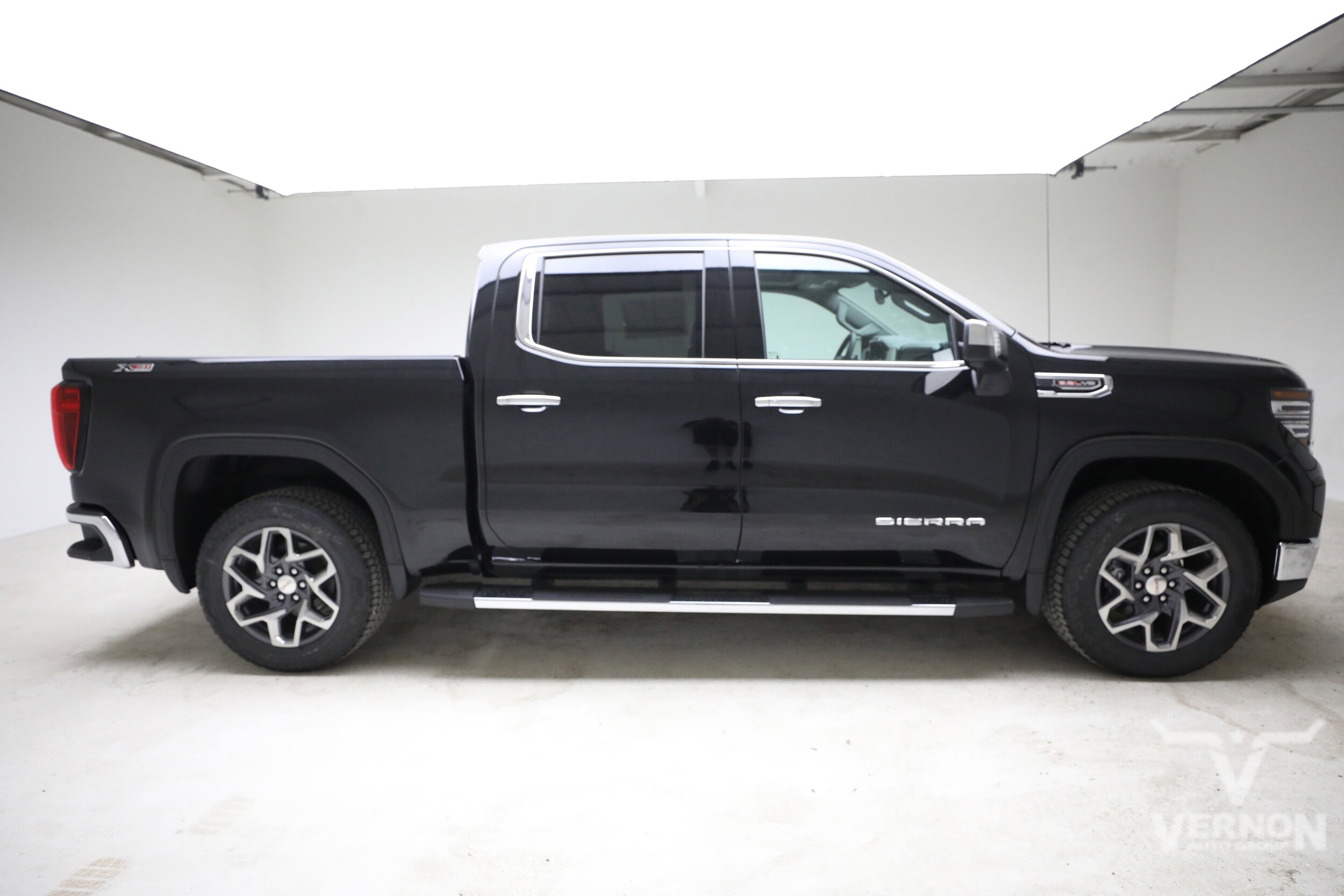 2026 GMC Sierra 1500 SLT - Photo 6
