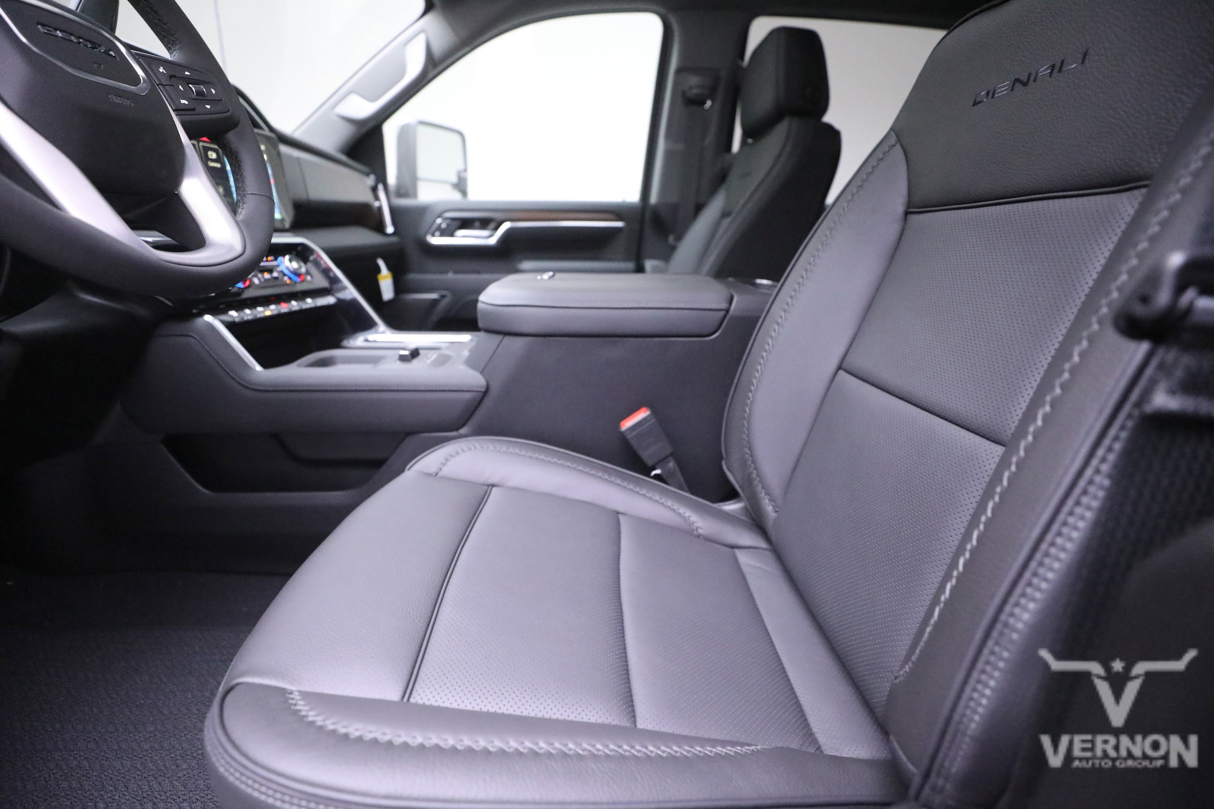 2026 GMC Sierra 3500HD Denali - Photo 10