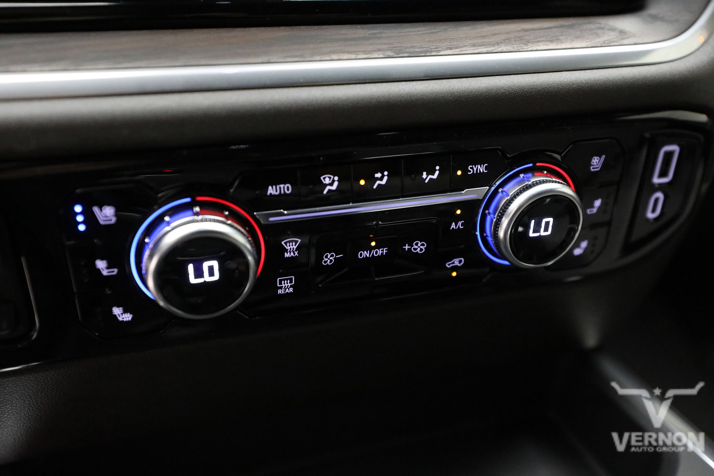 2026 GMC Sierra 1500 SLT - Photo 22