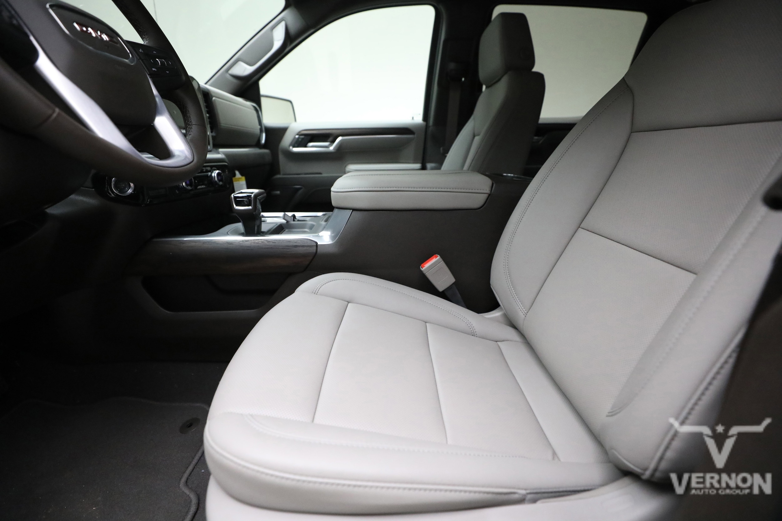 2026 GMC Sierra 1500 SLT - Photo 10