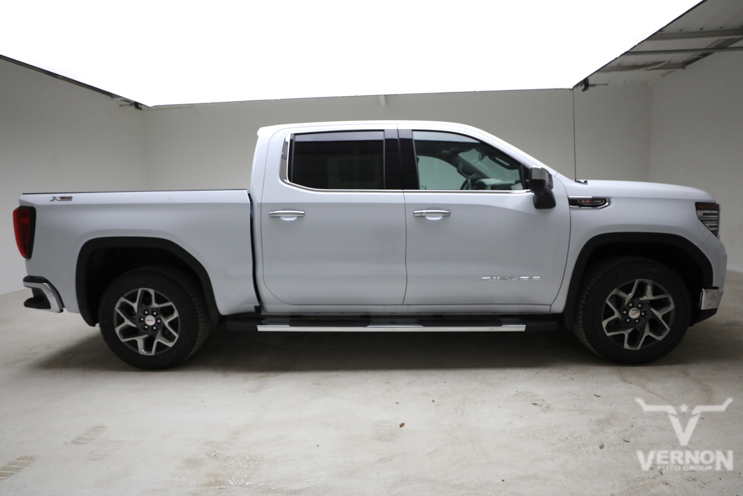 2026 GMC Sierra 1500 SLT - Photo 6
