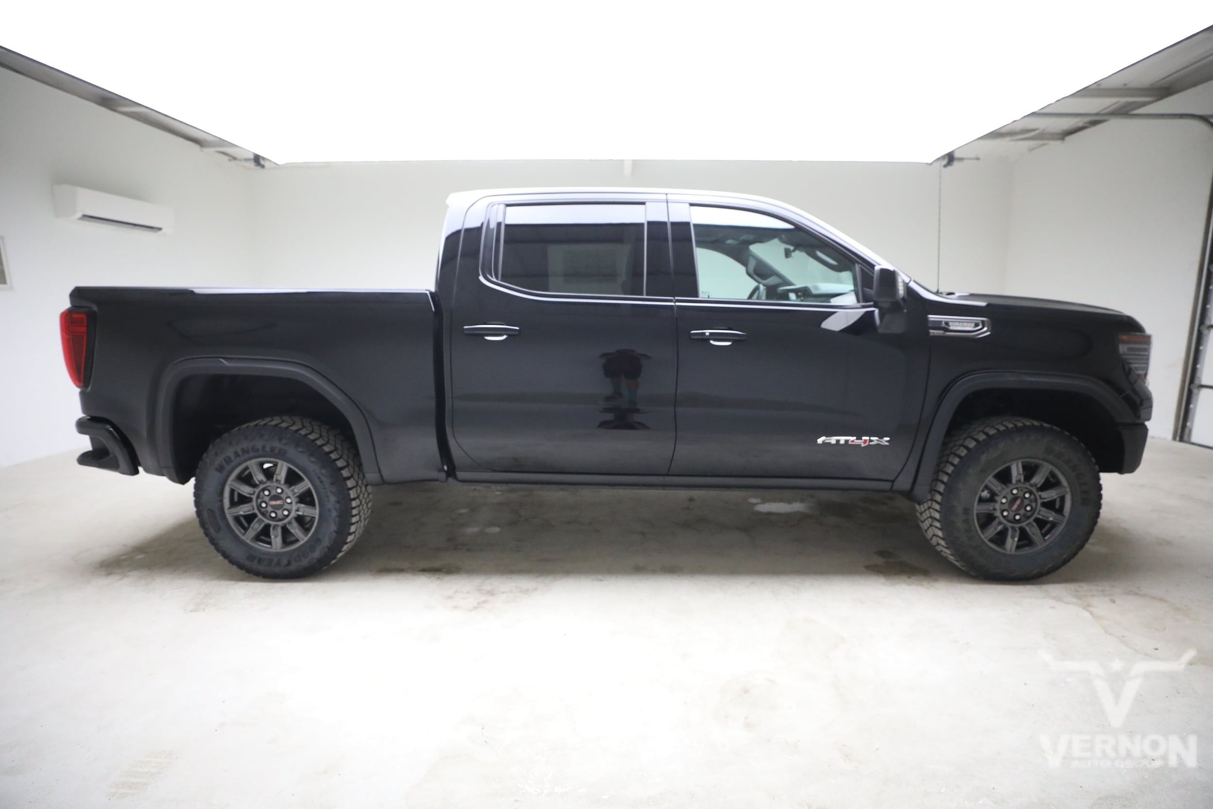 2026 GMC Sierra 1500 AT4X - Photo 6