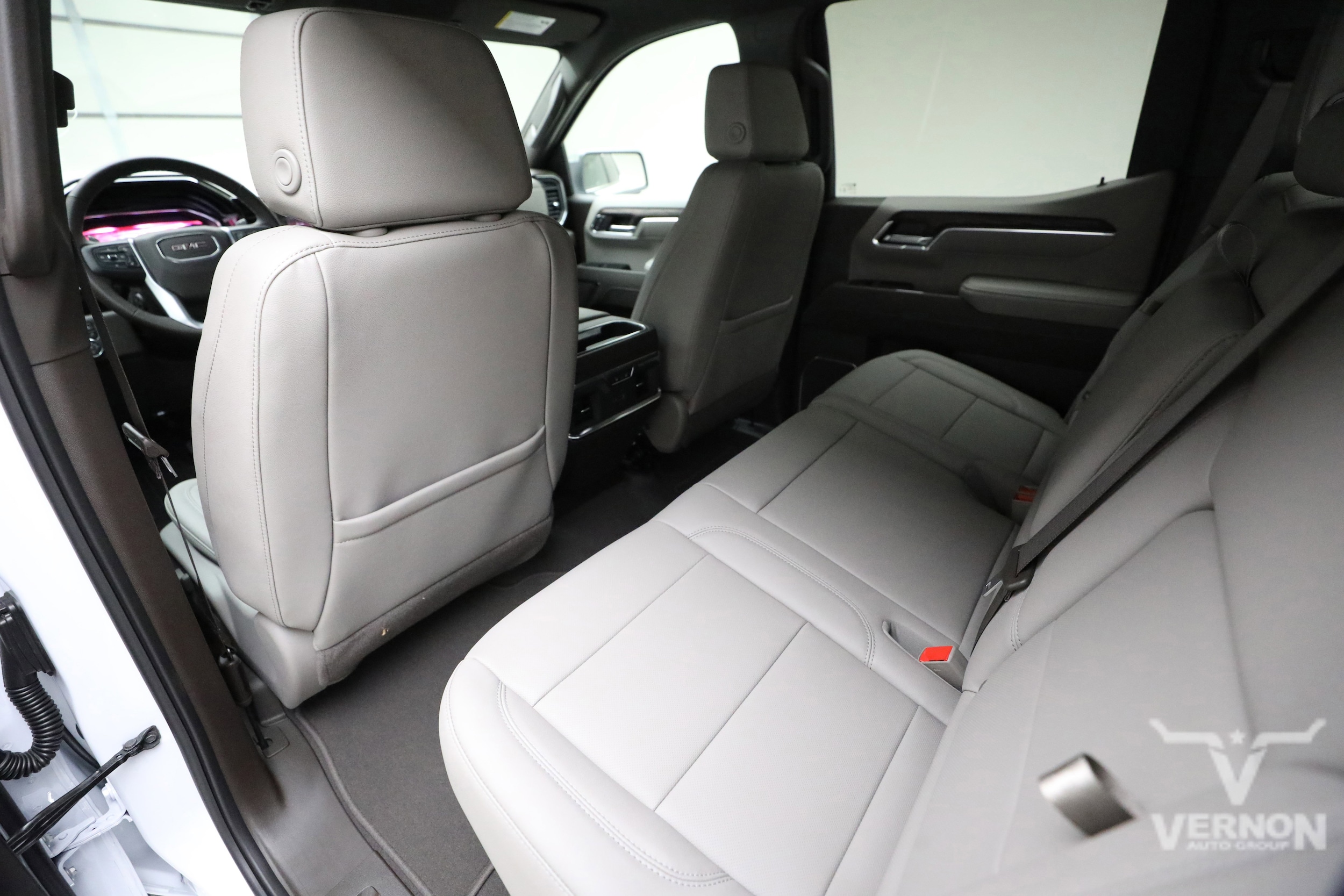 2026 GMC Sierra 1500 SLT - Photo 9