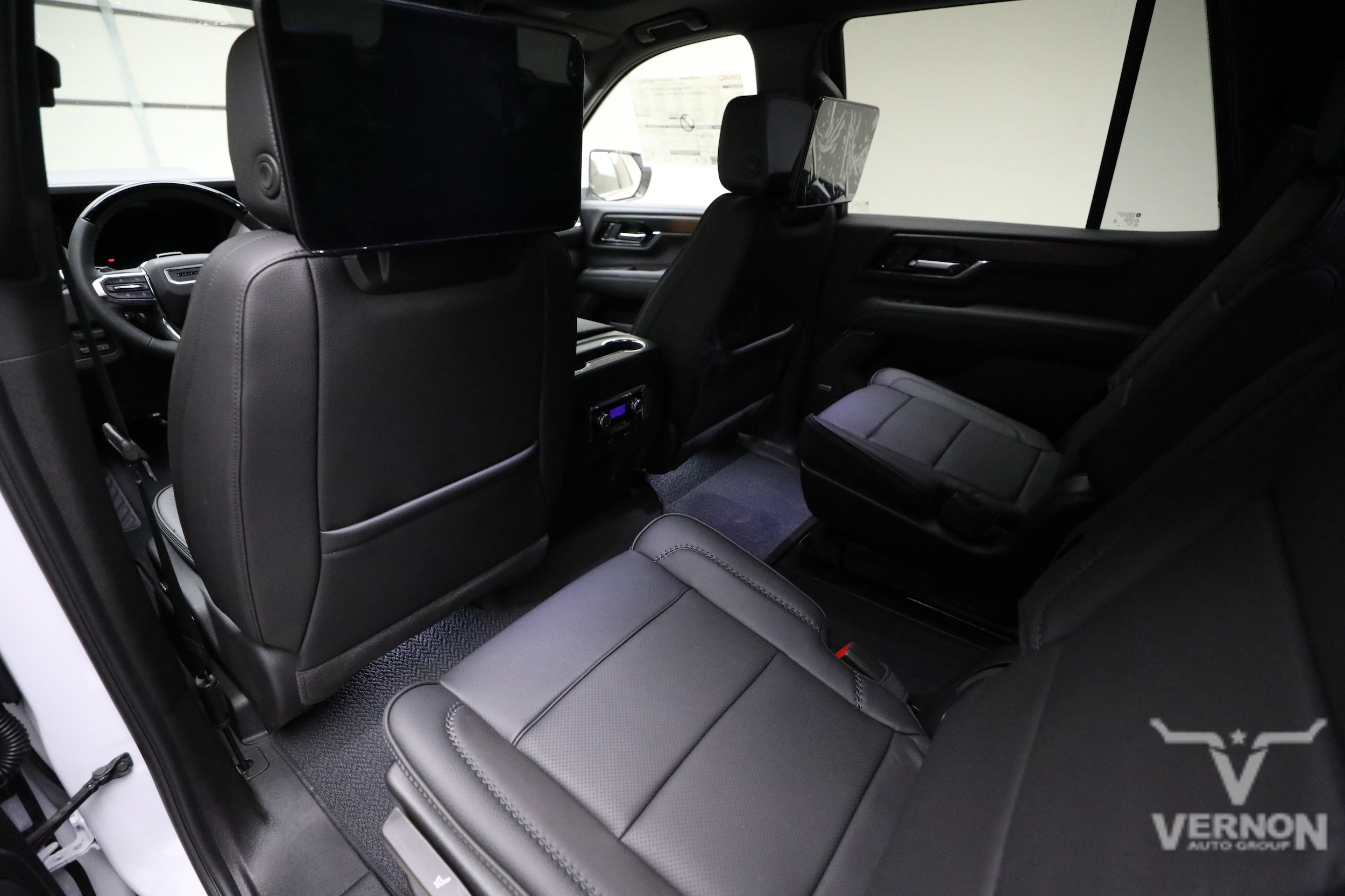 2026 GMC Yukon Denali - Photo 9
