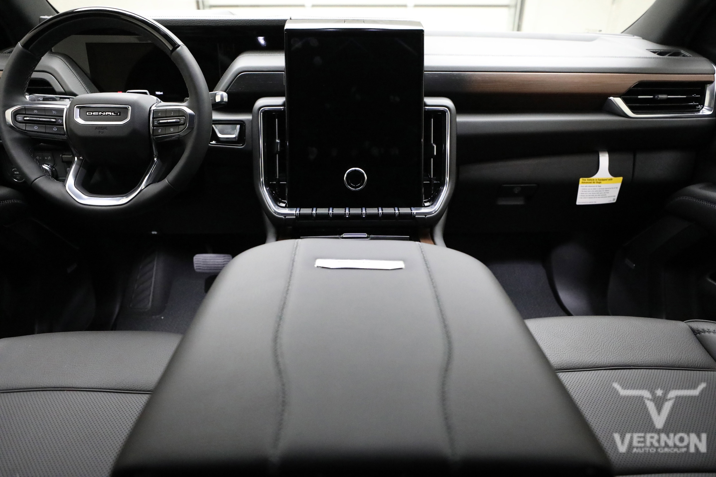 2026 GMC Yukon Denali - Photo 13