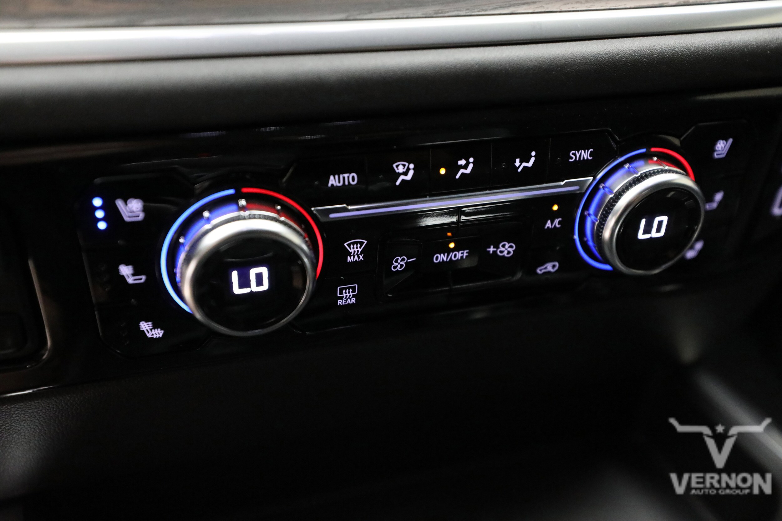 2026 GMC Sierra 1500 SLT - Photo 24