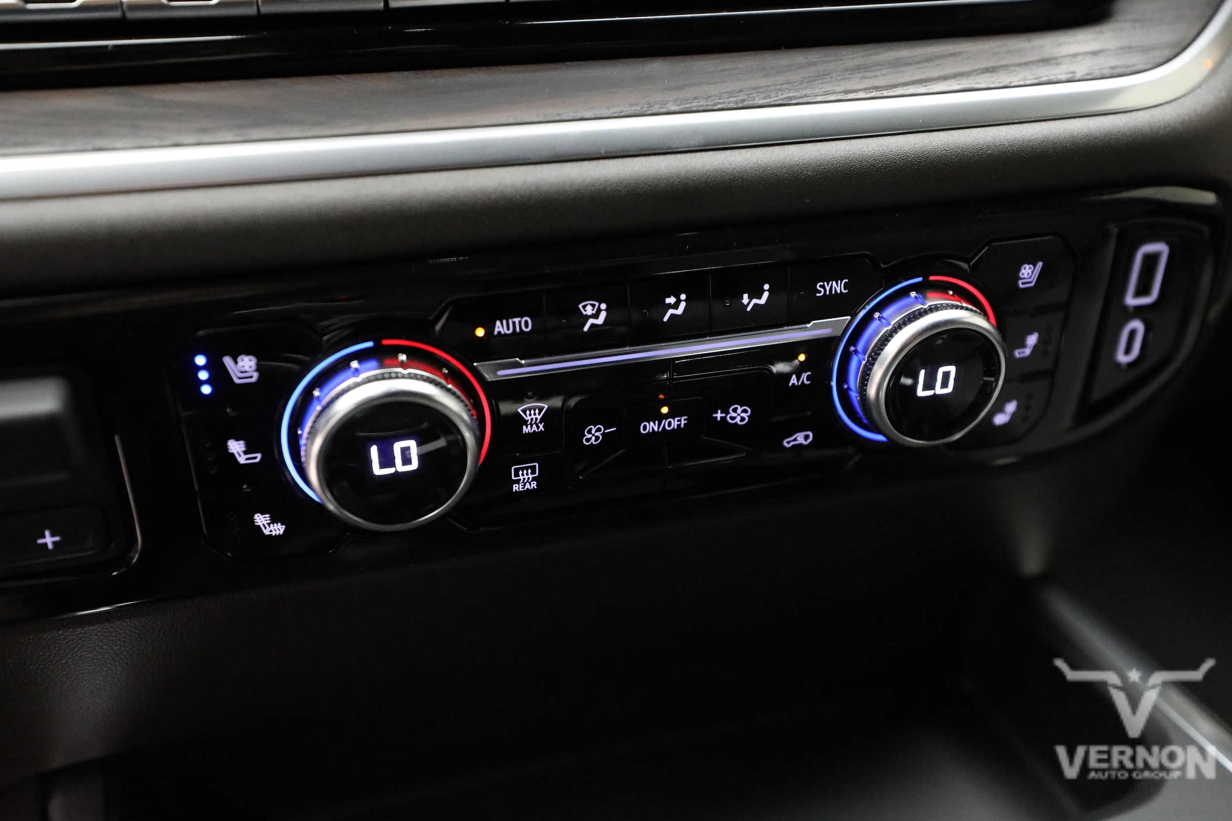 2026 GMC Sierra 1500 SLT - Photo 24