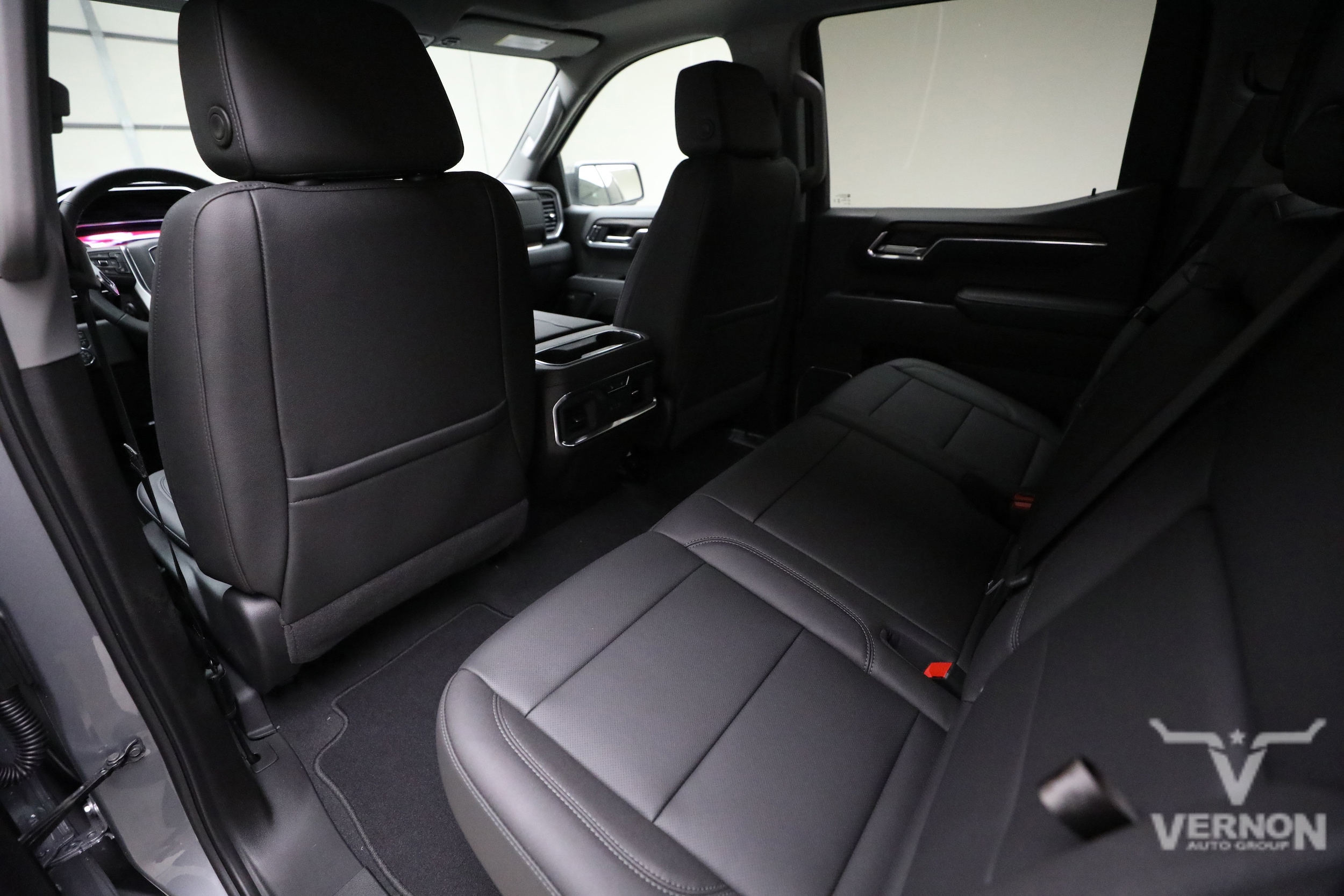 2026 GMC Sierra 1500 SLT - Photo 9
