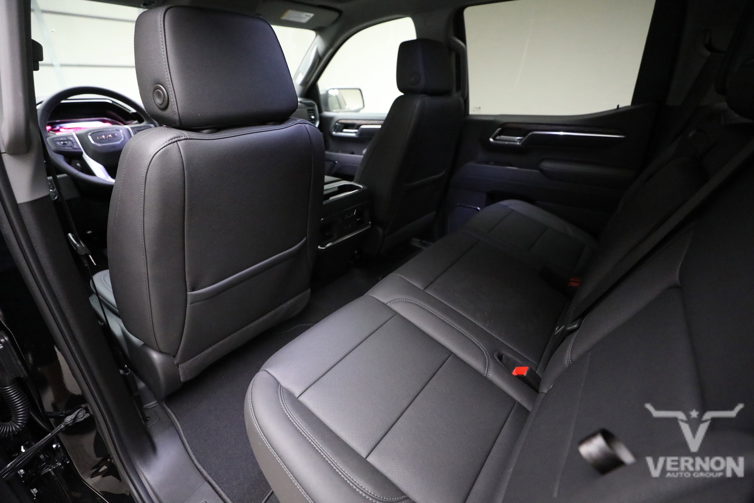 2026 GMC Sierra 1500 SLT - Photo 9