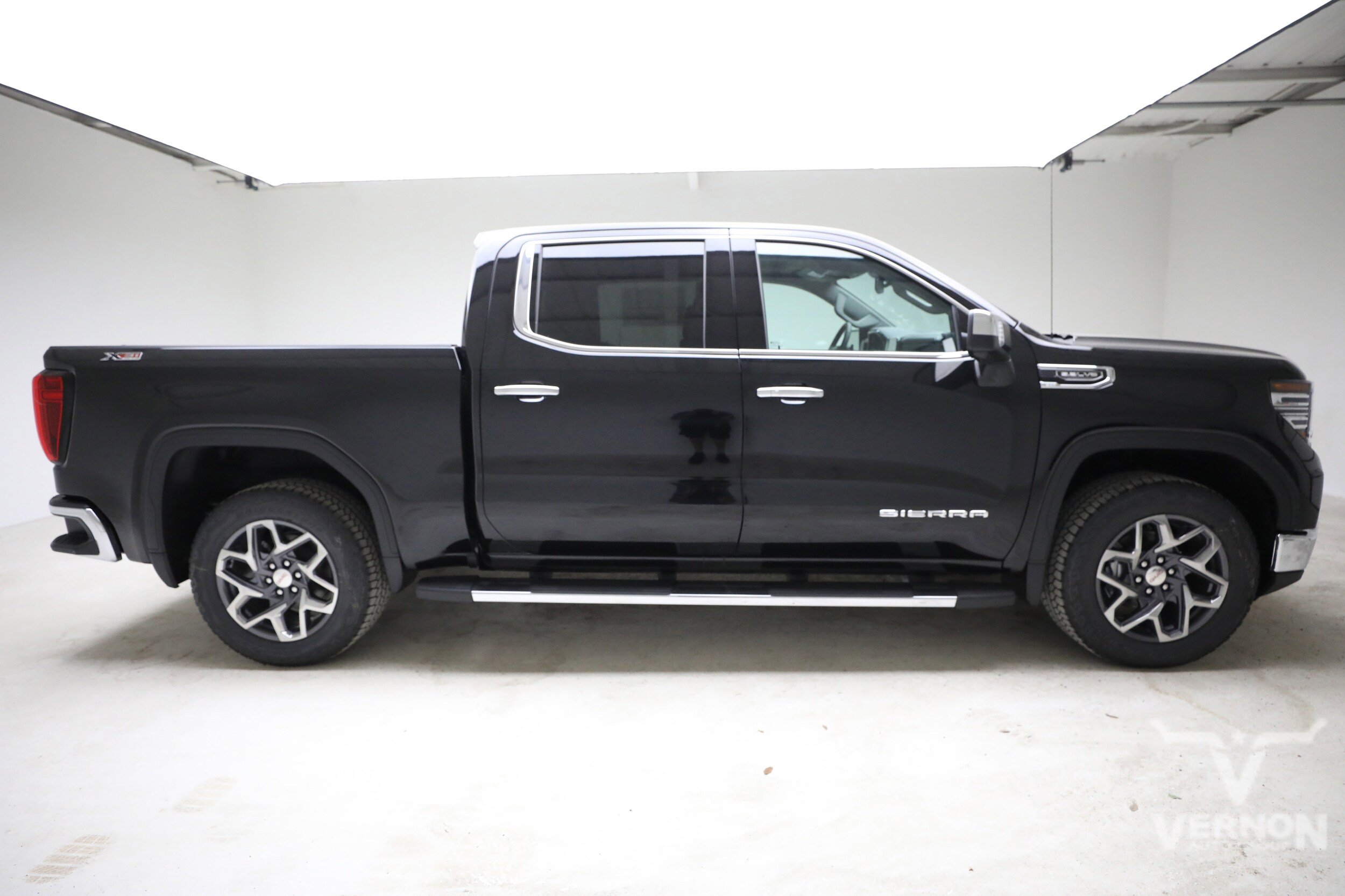 2026 GMC Sierra 1500 SLT - Photo 6