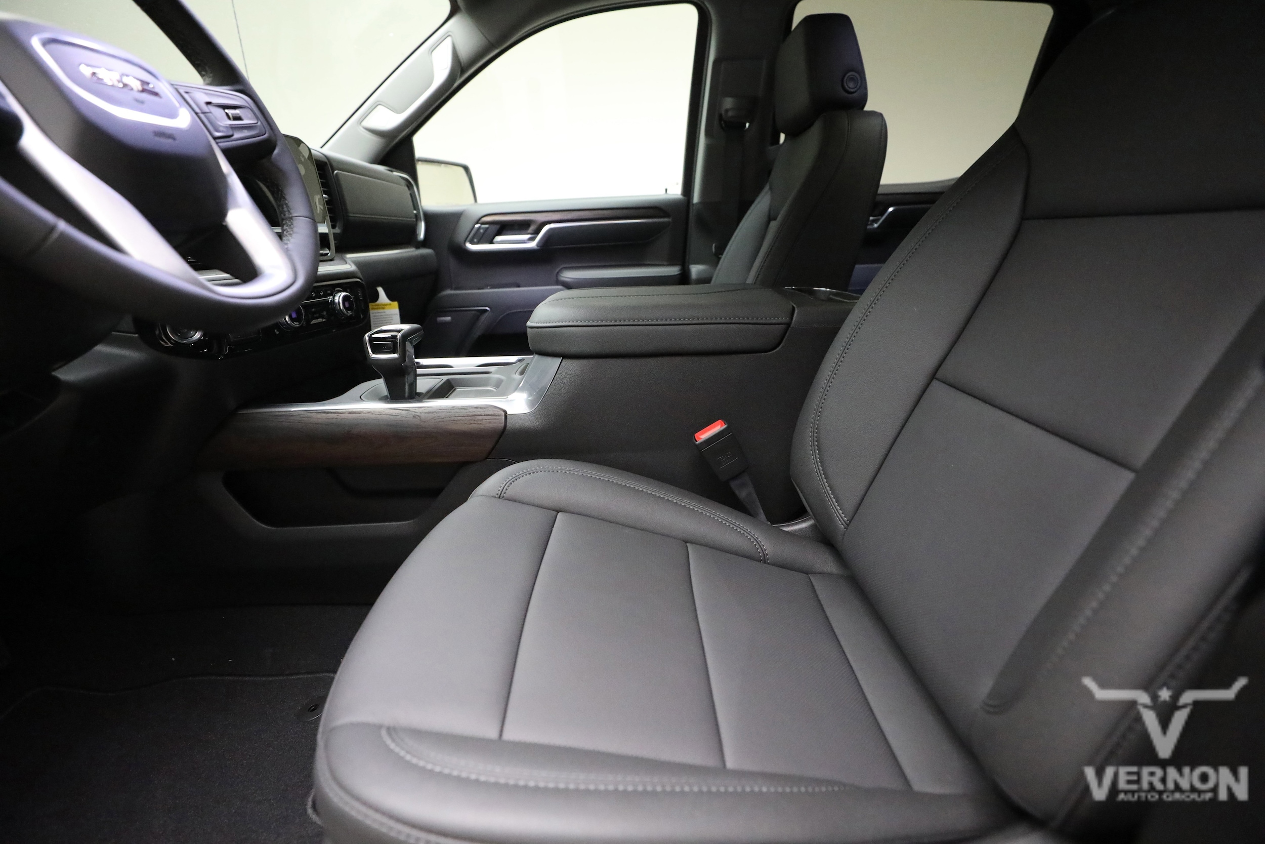 2026 GMC Sierra 1500 SLT - Photo 10