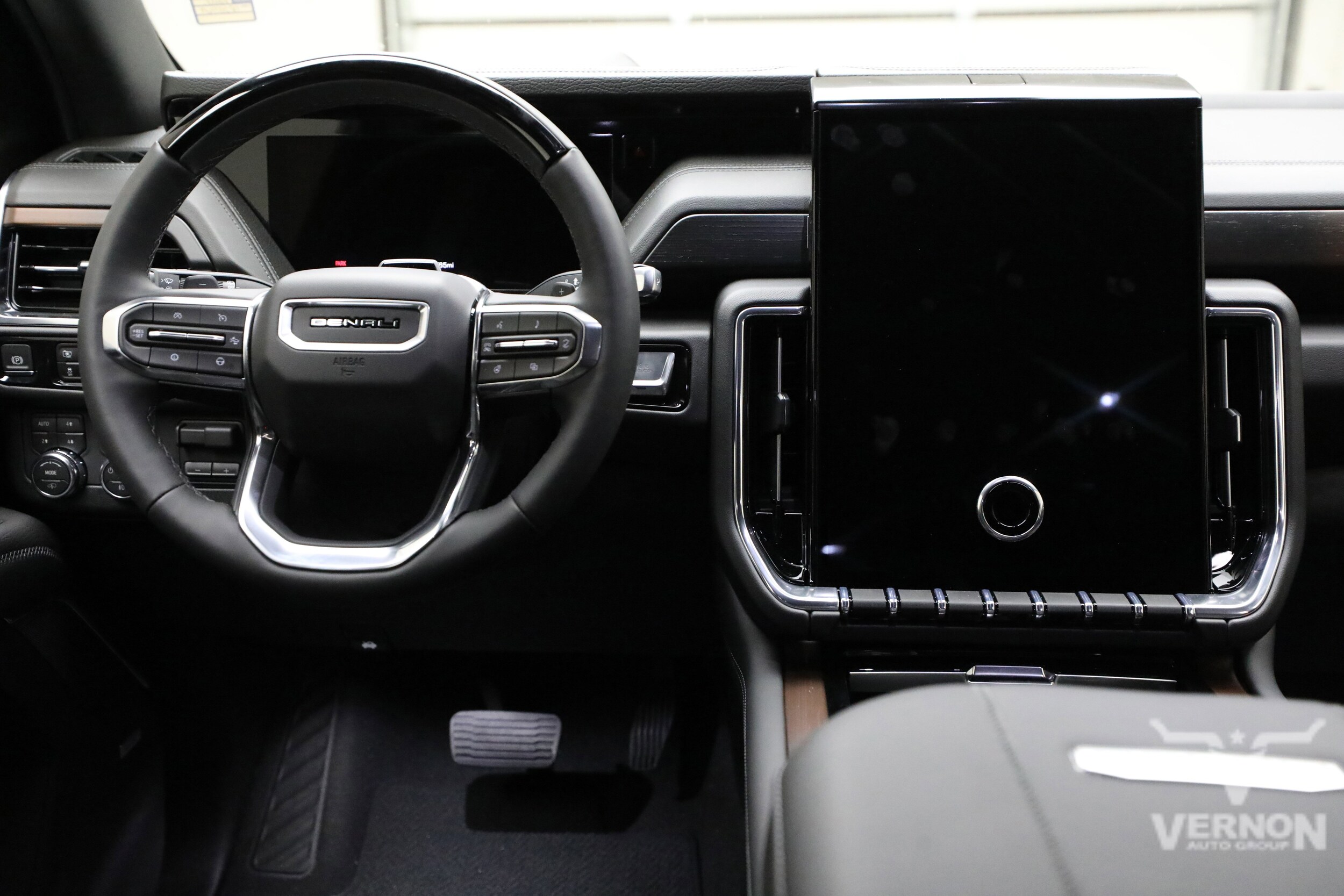 2026 GMC Yukon Denali - Photo 21