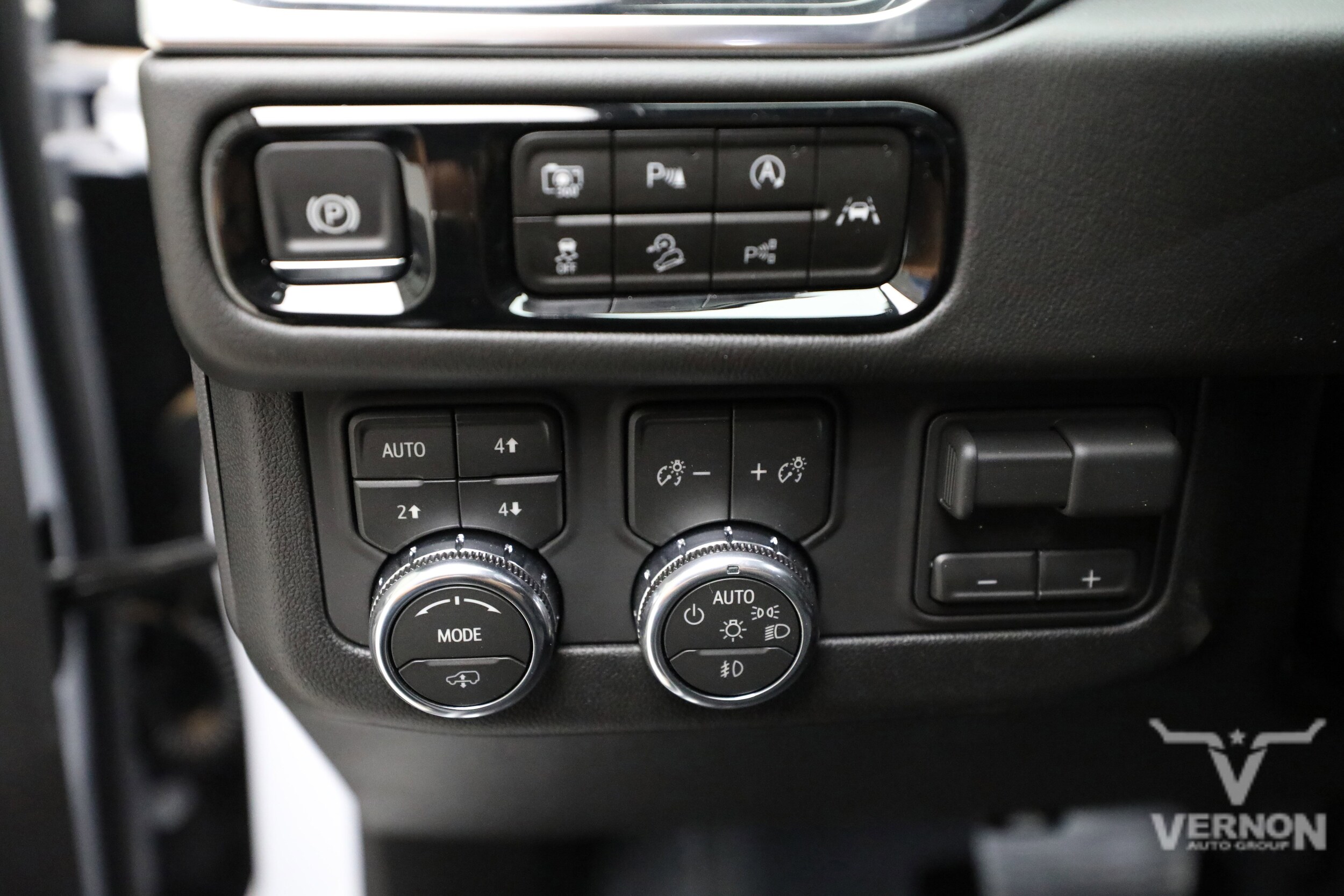 2026 GMC Yukon Denali - Photo 17