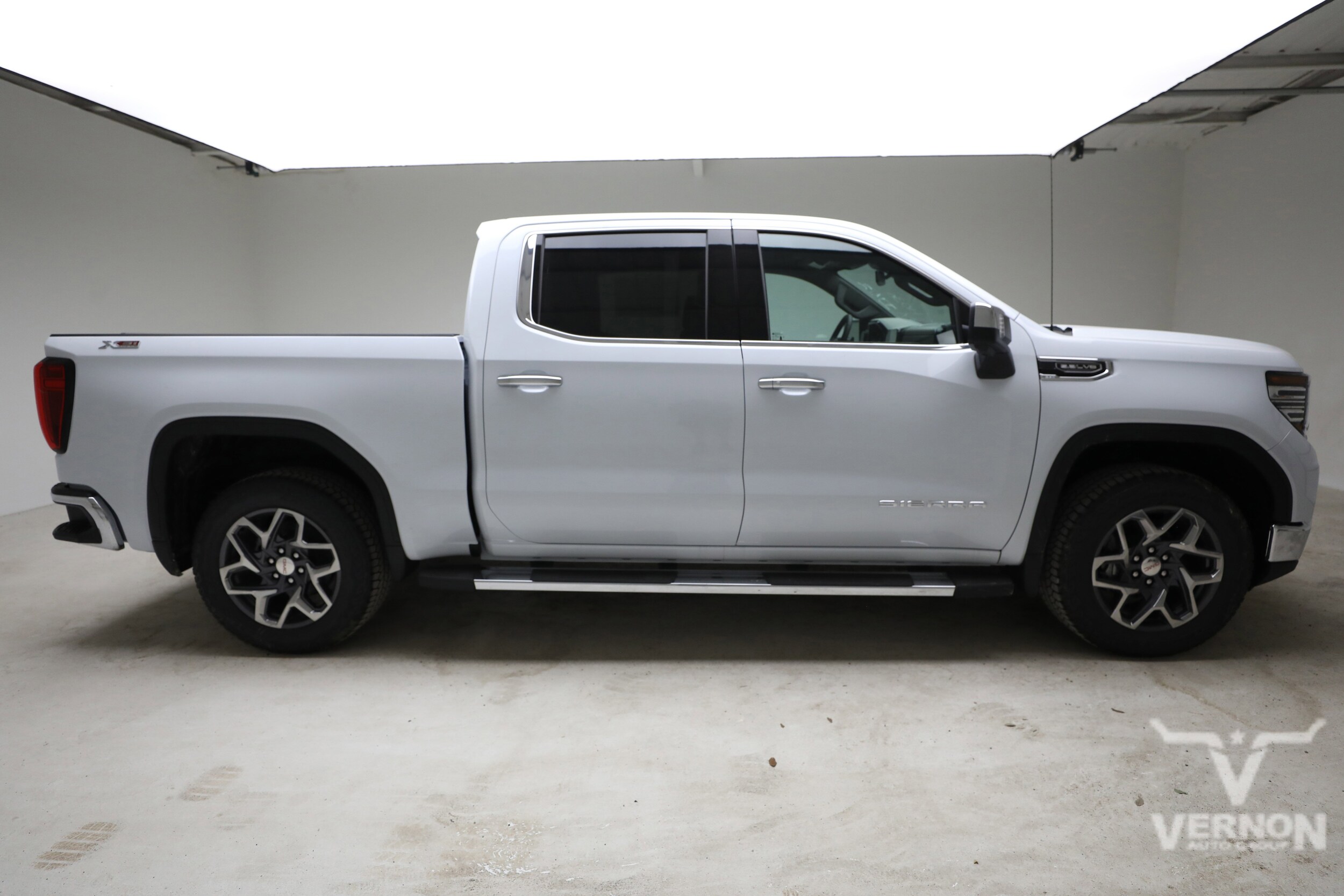 2026 GMC Sierra 1500 SLT - Photo 6