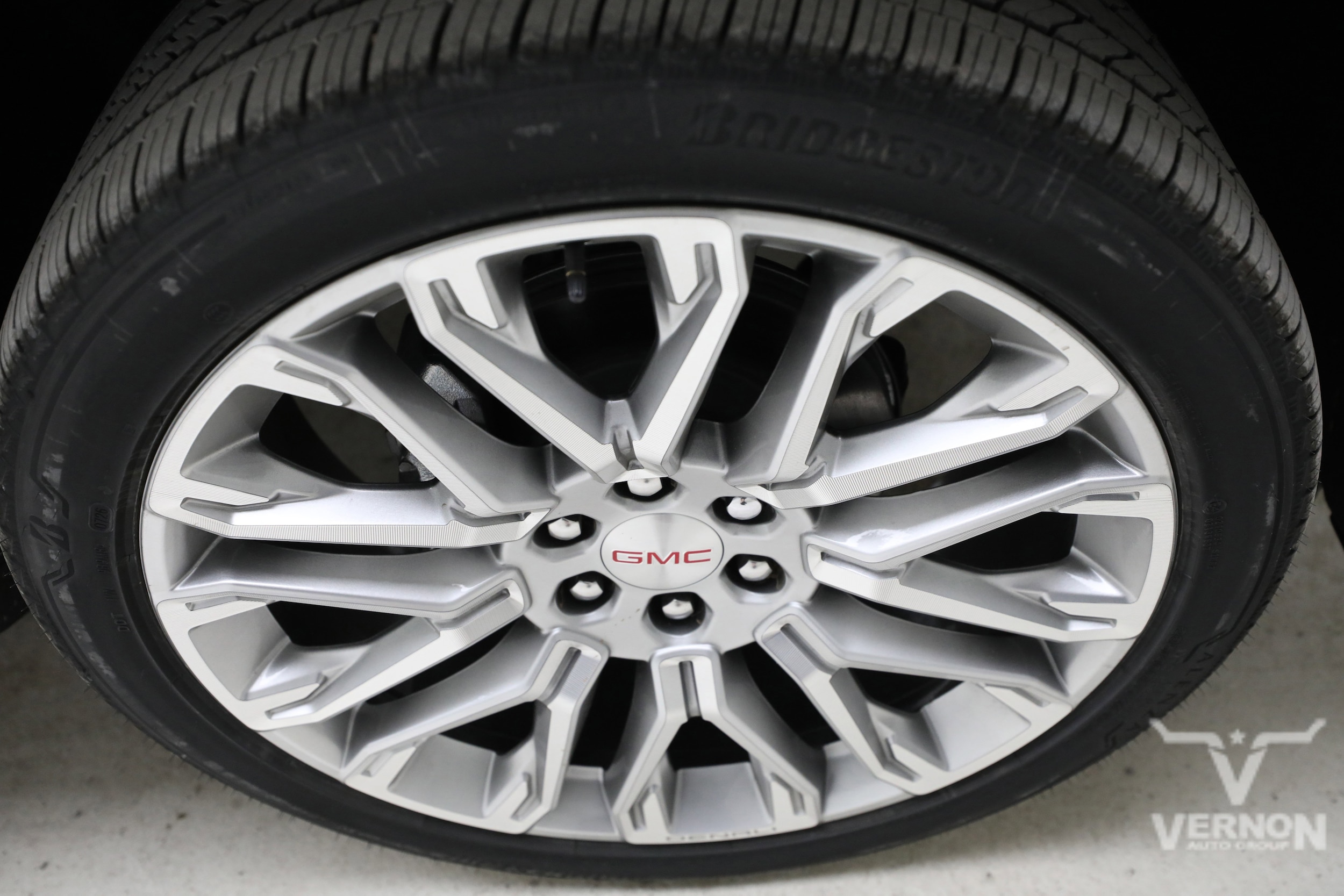 2026 GMC Yukon Denali - Photo 32