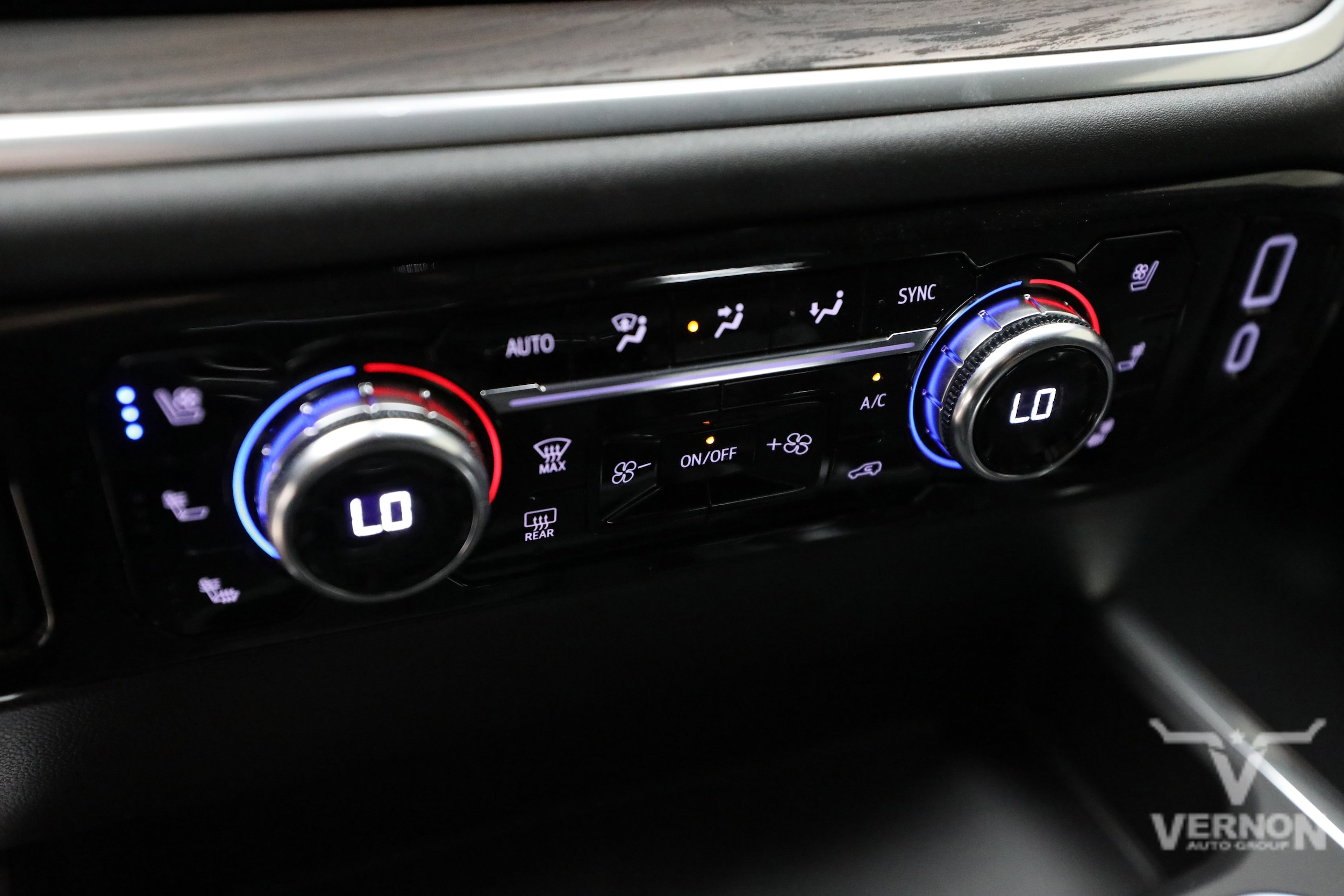 2026 GMC Sierra 1500 SLT - Photo 24