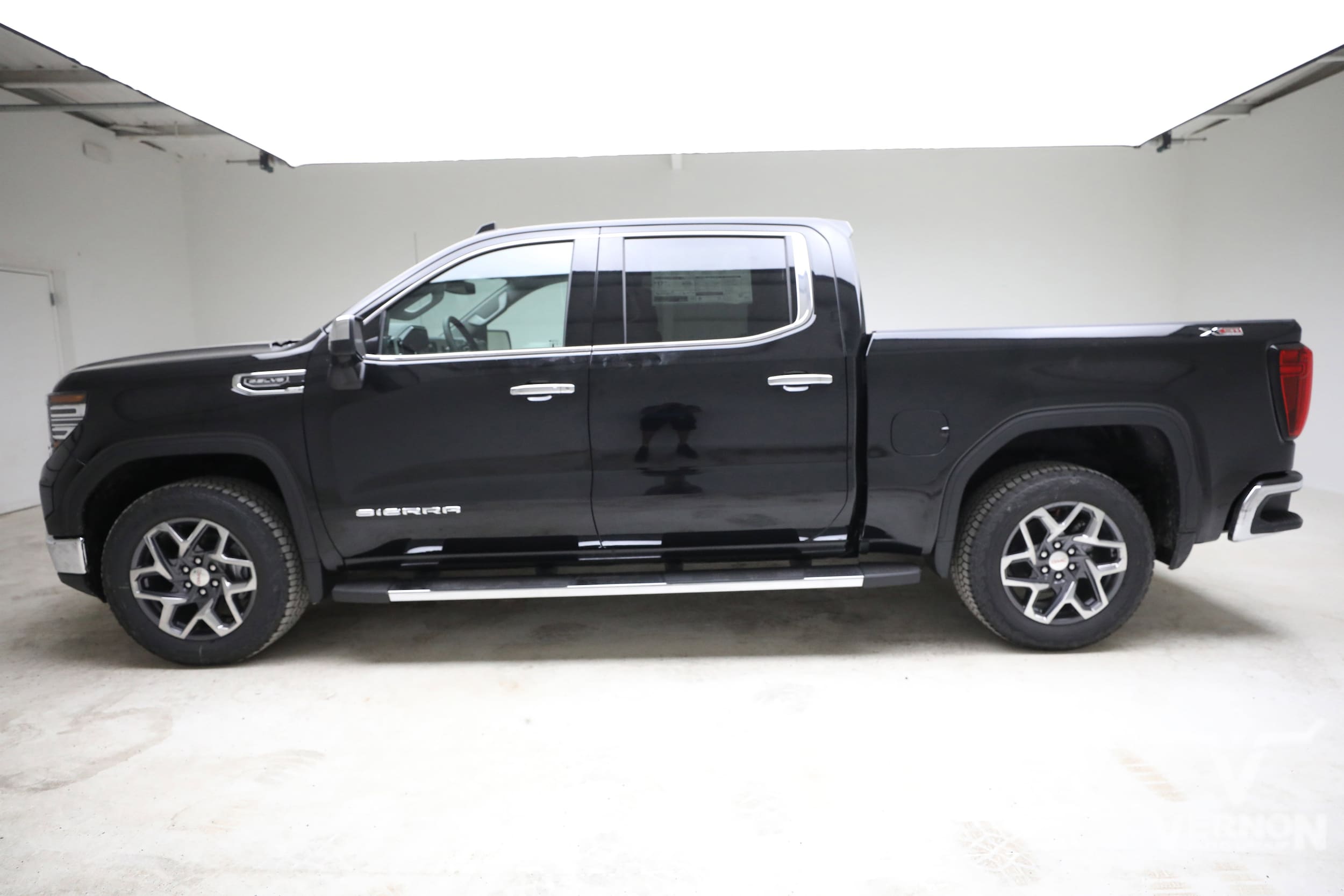 2026 GMC Sierra 1500 SLT - Photo 2