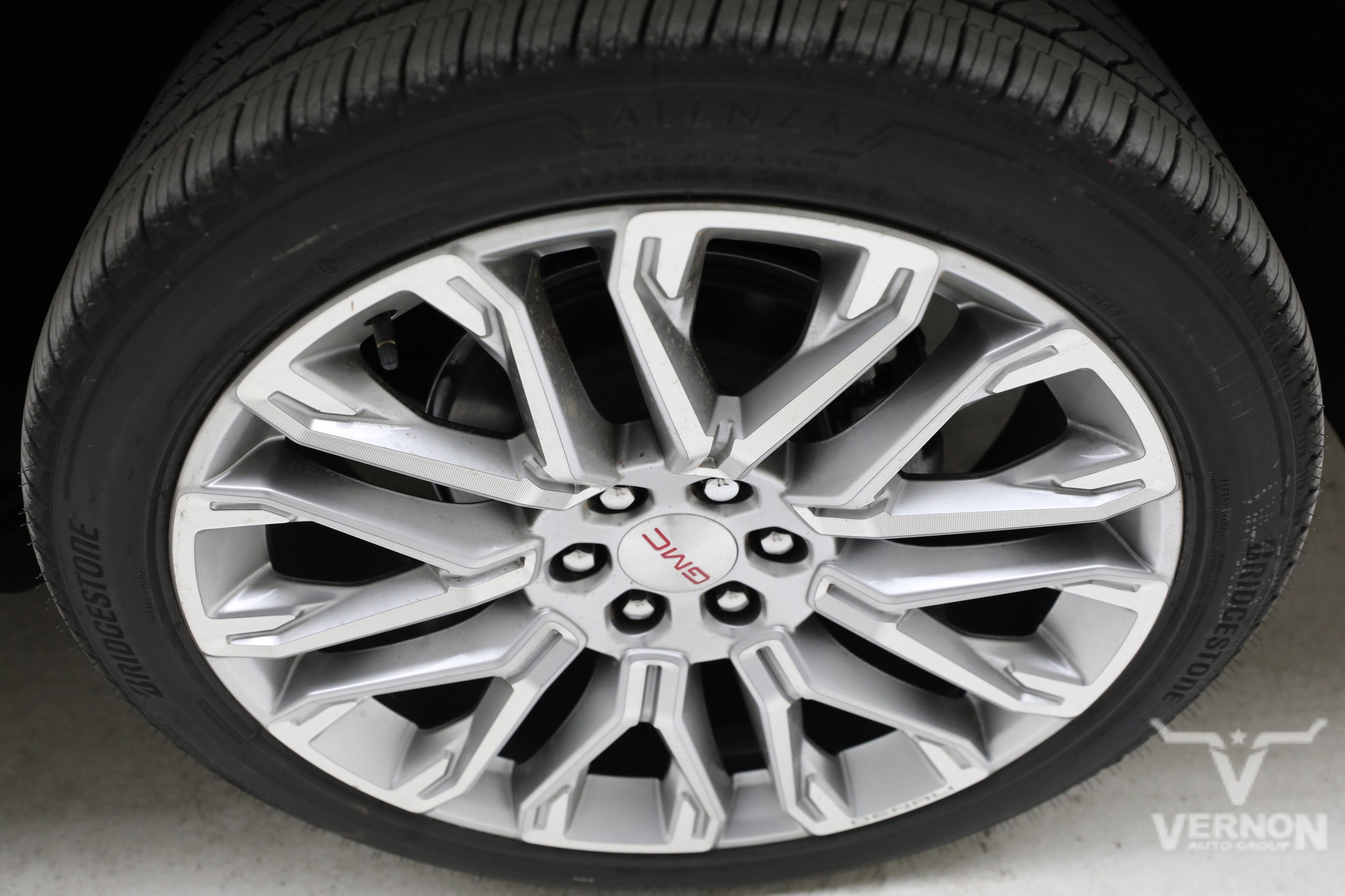 2026 GMC Yukon Denali - Photo 34
