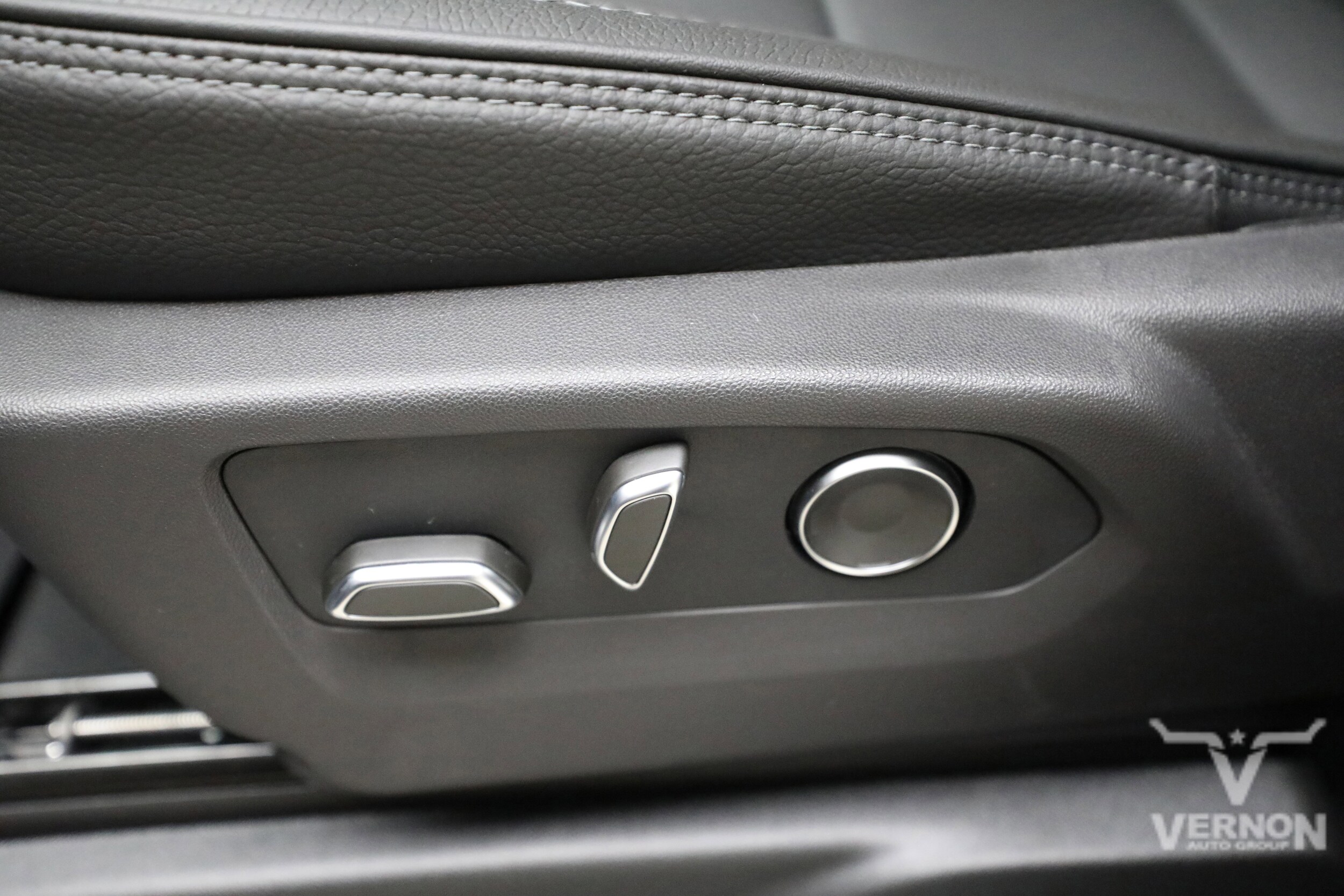 2026 GMC Yukon XL Denali - Photo 15