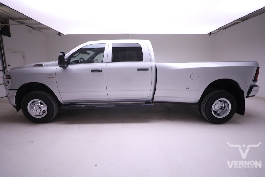 New 2026 Ram 3500 TRADESMAN CREW CAB 4X4 8' BOX Pickup