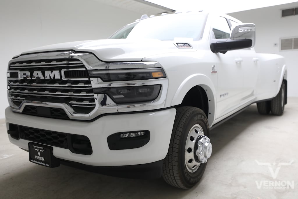 New 2026 Ram 3500 LIMITED LONGHORN CREW CAB 4X4 8' BOX Pickup