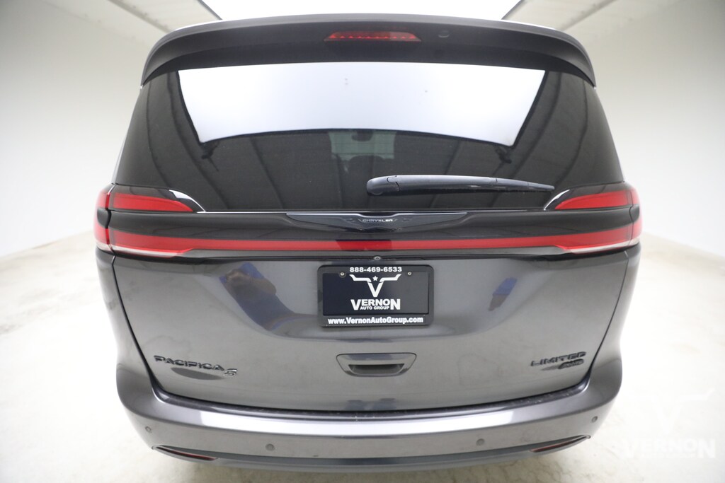 Used 2022 Chrysler Pacifica Limited Van Passenger Van